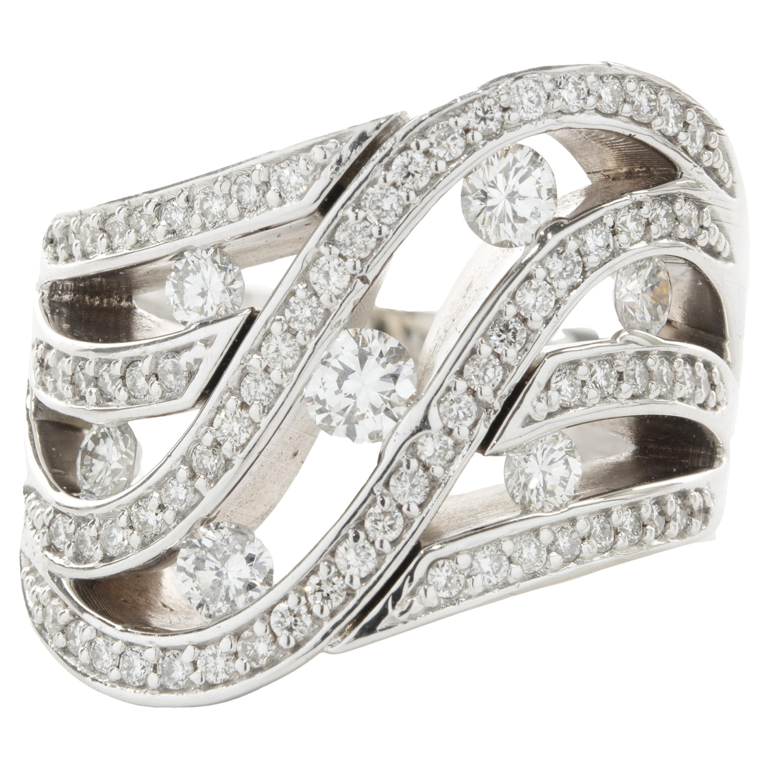 Bague vague en or blanc 14 carats avec diamants découpés
