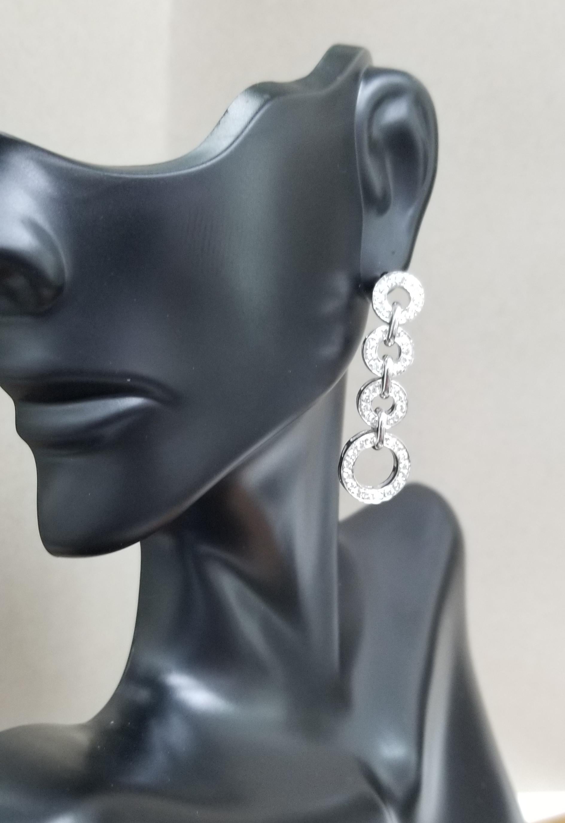 14k white gold diamond dangle earrings, containing 100 round full cut diamonds of very fine quality weighing 1.25cts.