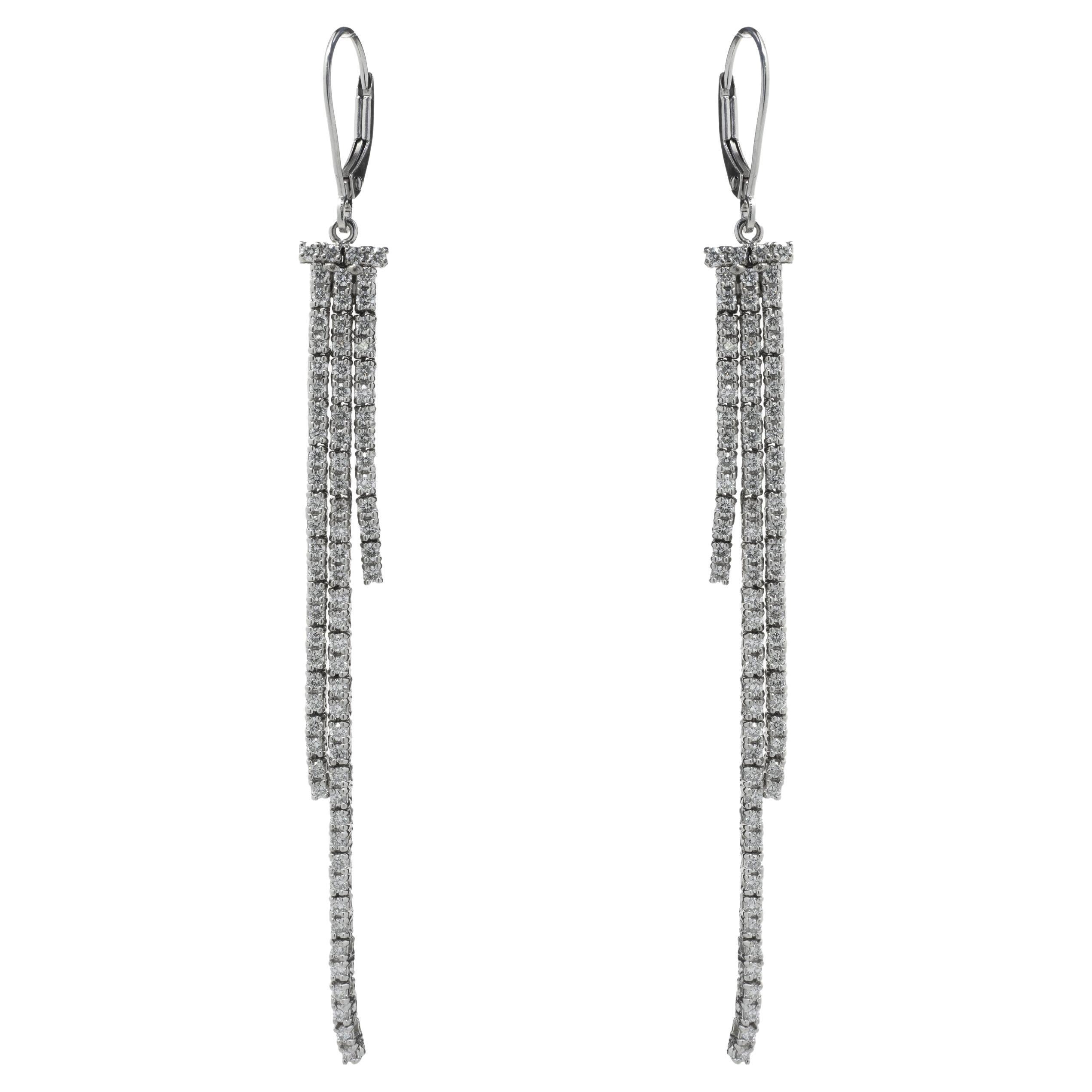 14 Karat White Gold Diamond Drop Earrings For Sale