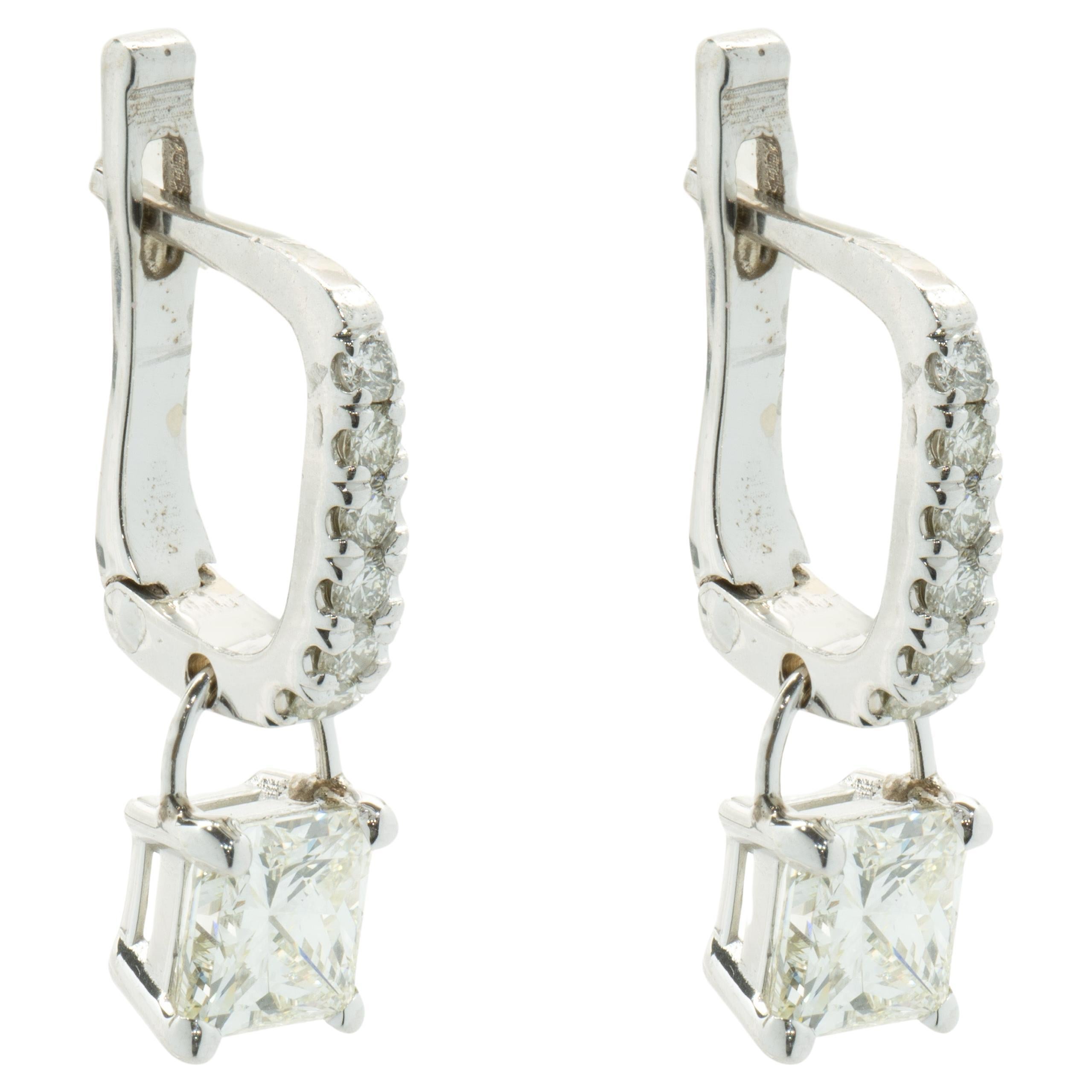 14 Karat White Gold Diamond Drop Earrings For Sale