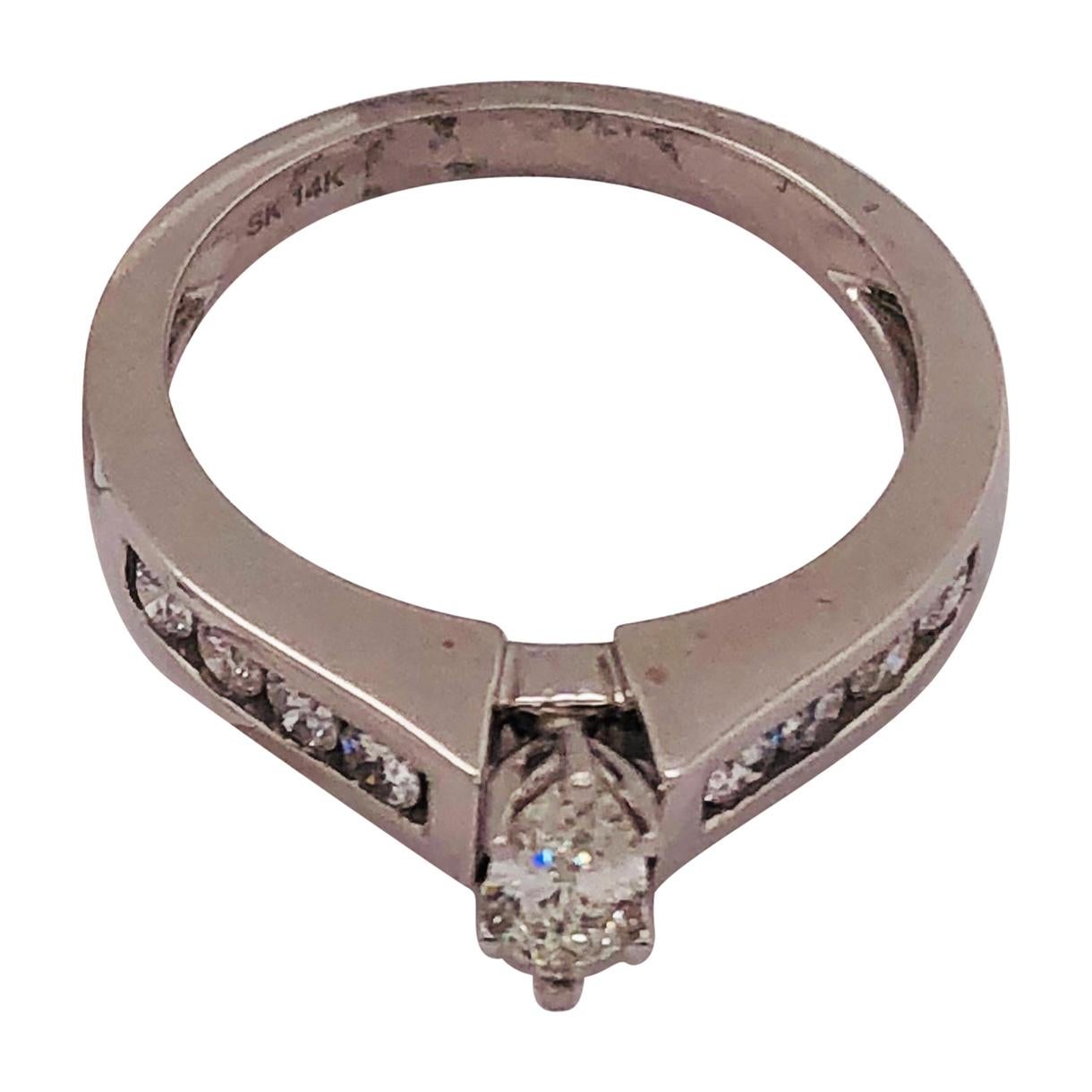 14 Karat White Gold Diamond Engagement Bridal Ring For Sale