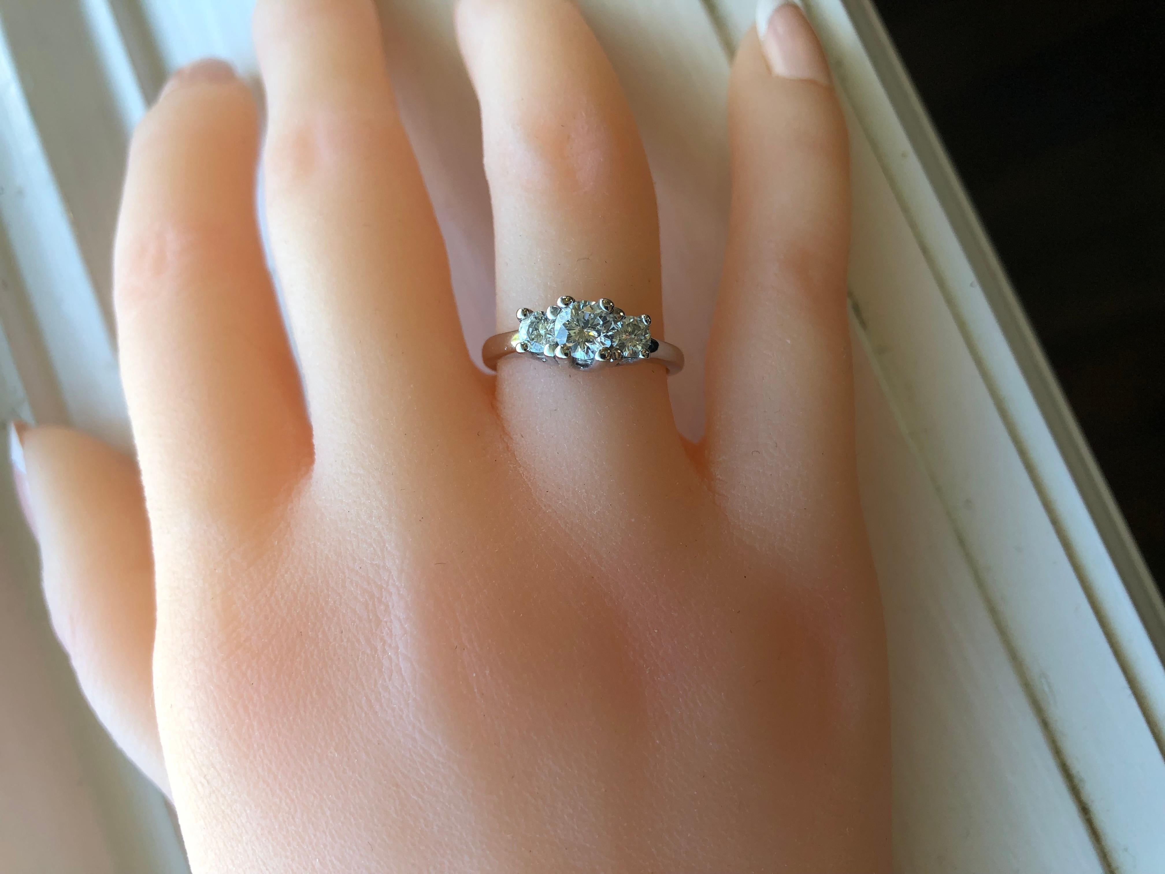 14 Karat White Gold Diamond Engagement or Anniversary Ring 2