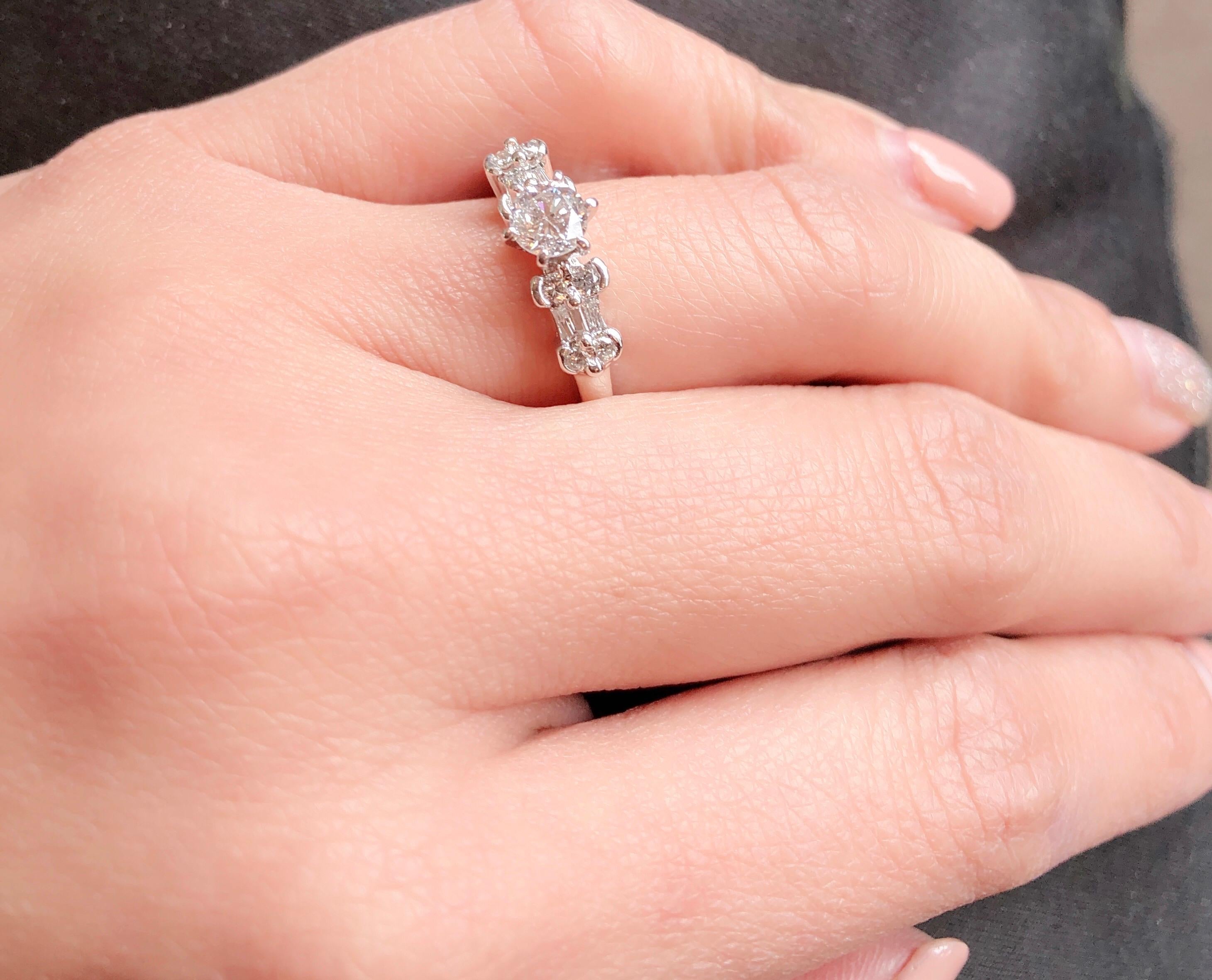 Bague de fiançailles en or blanc 14 carats avec diamants d'un poids total de 1,30 carat en vente 5