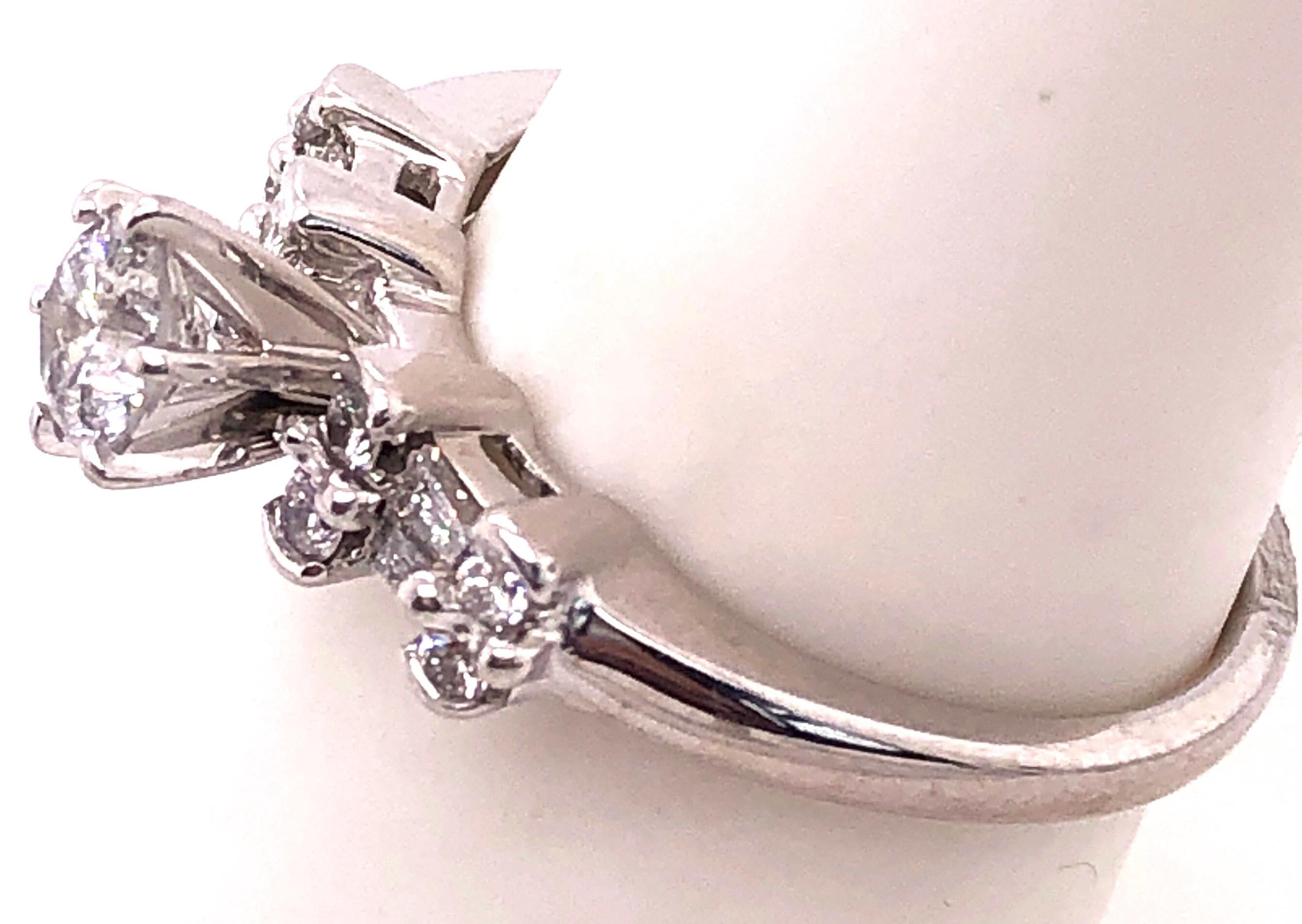 Bague de fiançailles en or blanc 14 carats avec diamants d'un poids total de 1,30 carat en vente 3