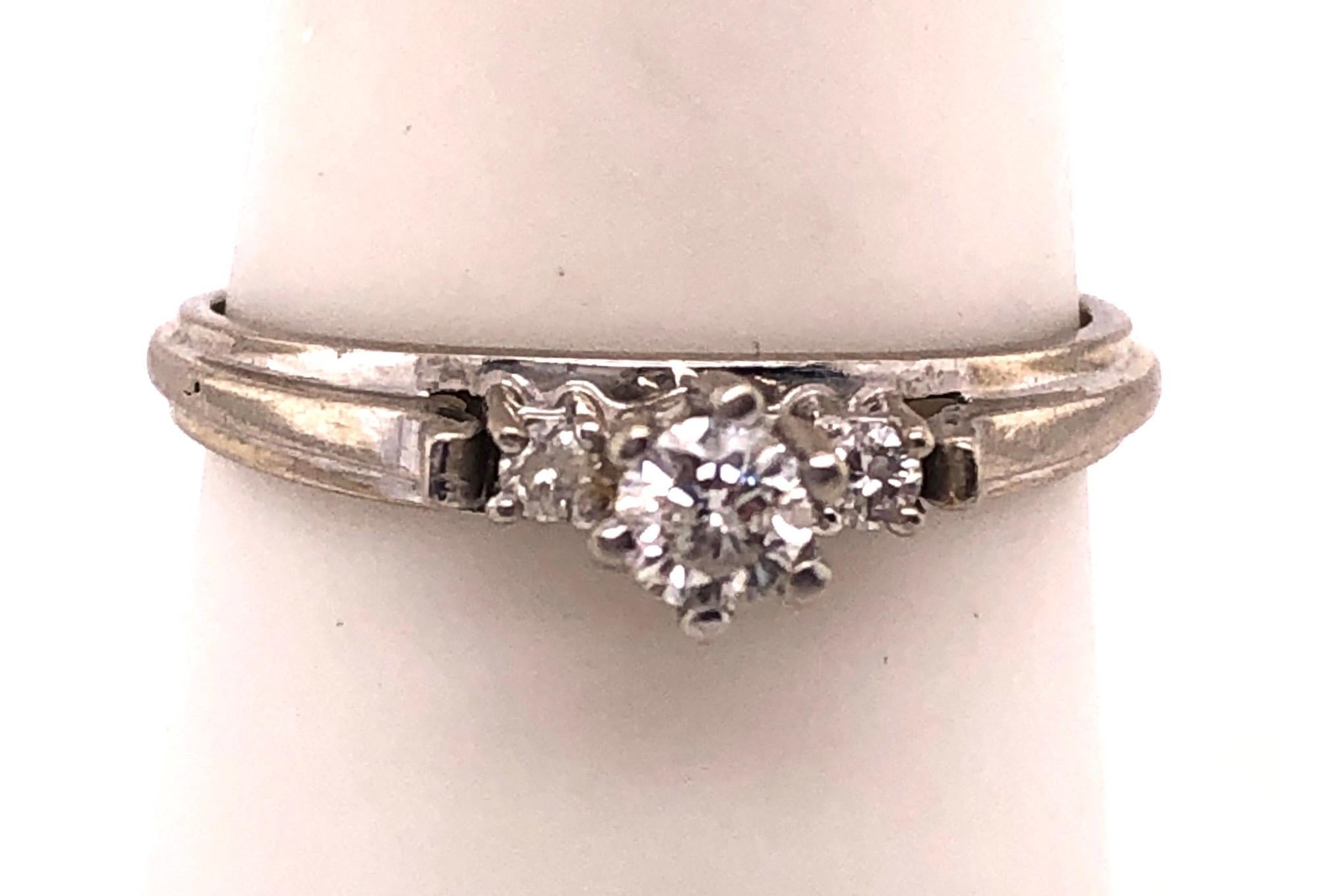 14 Karat White Gold Diamond Engagement Ring.
.20 Total diamond weight.
Size 8
2.4 grams total weight
