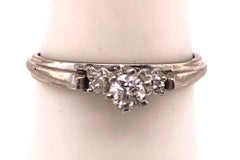 Verlobungsring aus 14 Karat Weißgold mit Diamant
