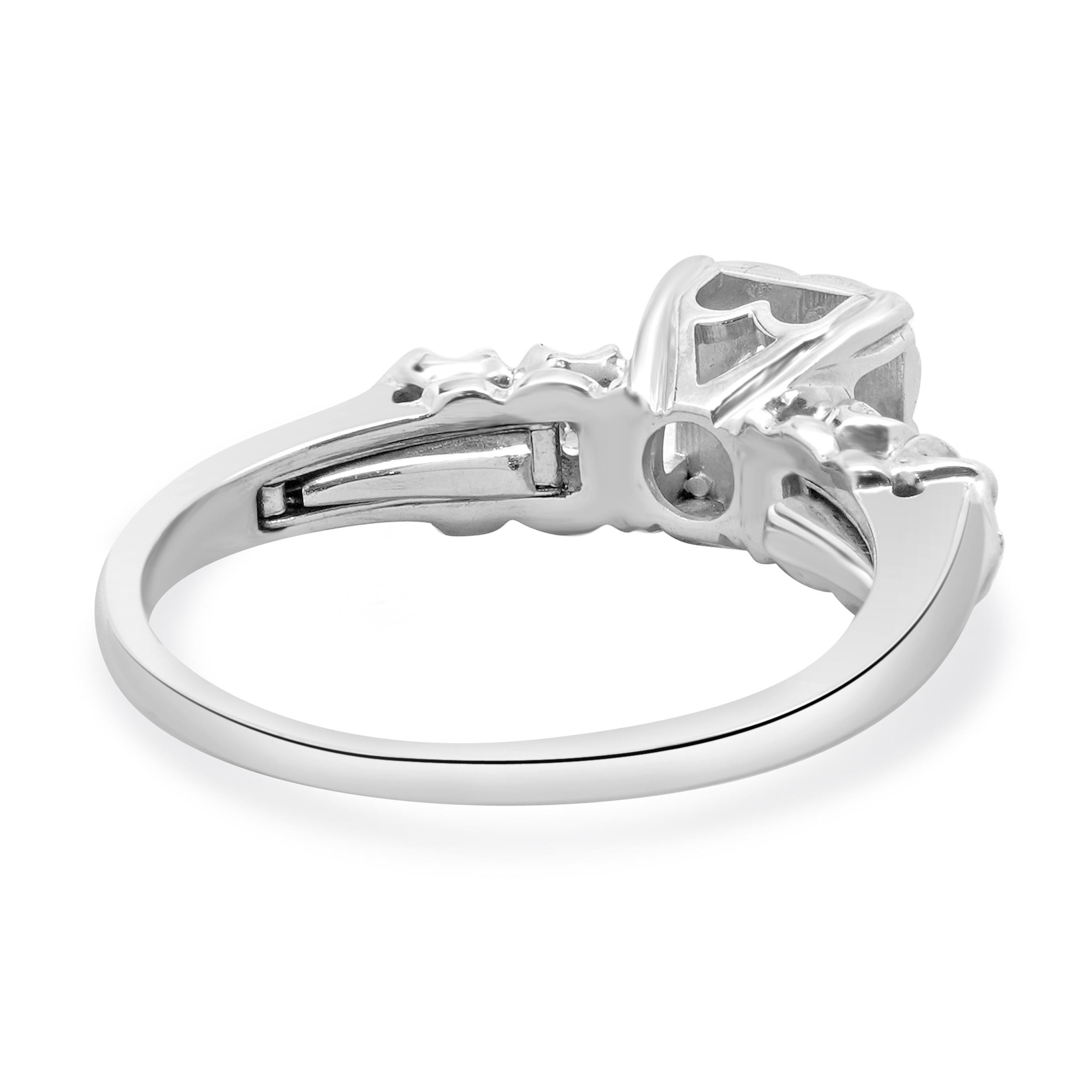 14 Karat White Gold Diamond Engagement Ring (Rundschliff) im Angebot