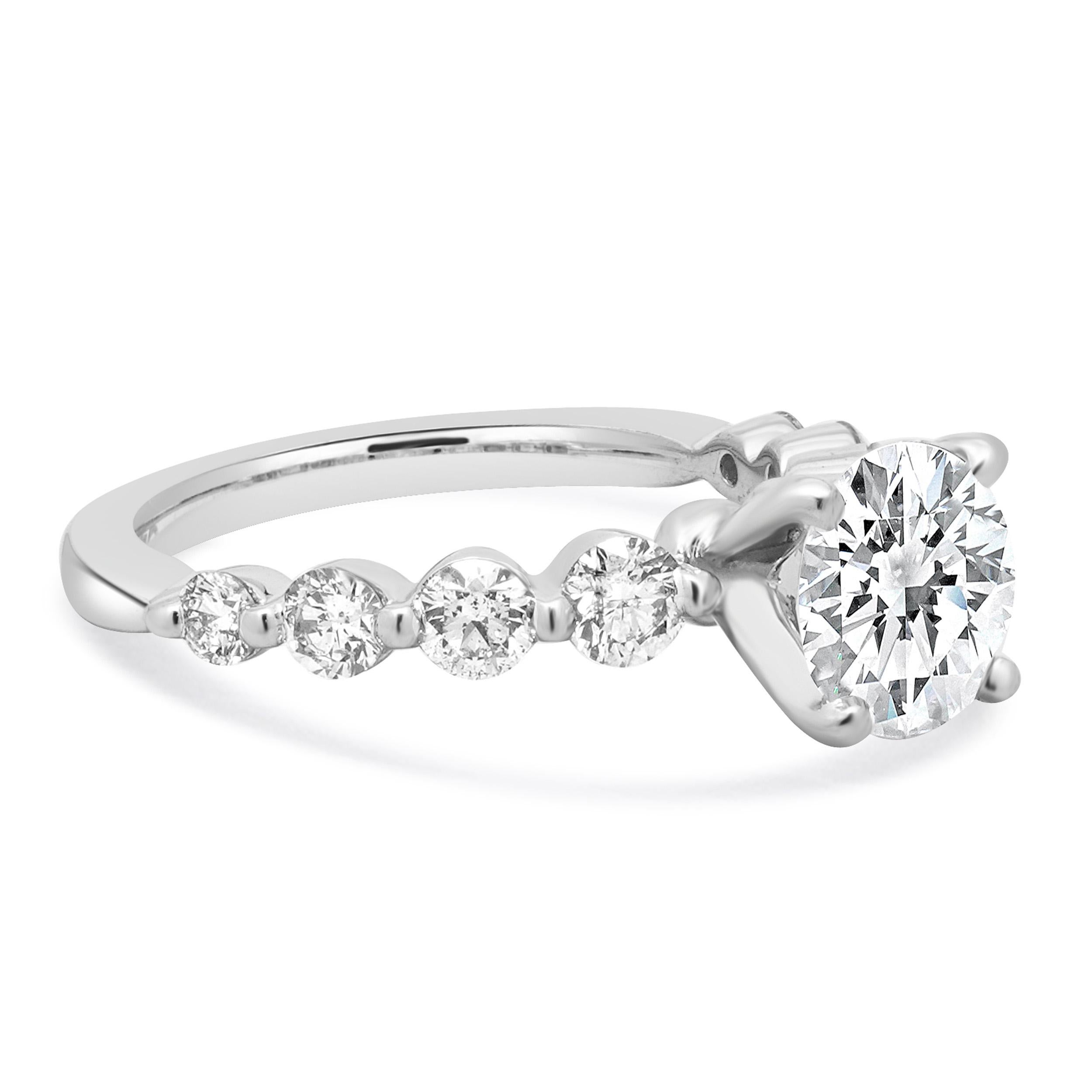 Bague de fiançailles en or blanc 14 carats et diamants Excellent état - En vente à Scottsdale, AZ