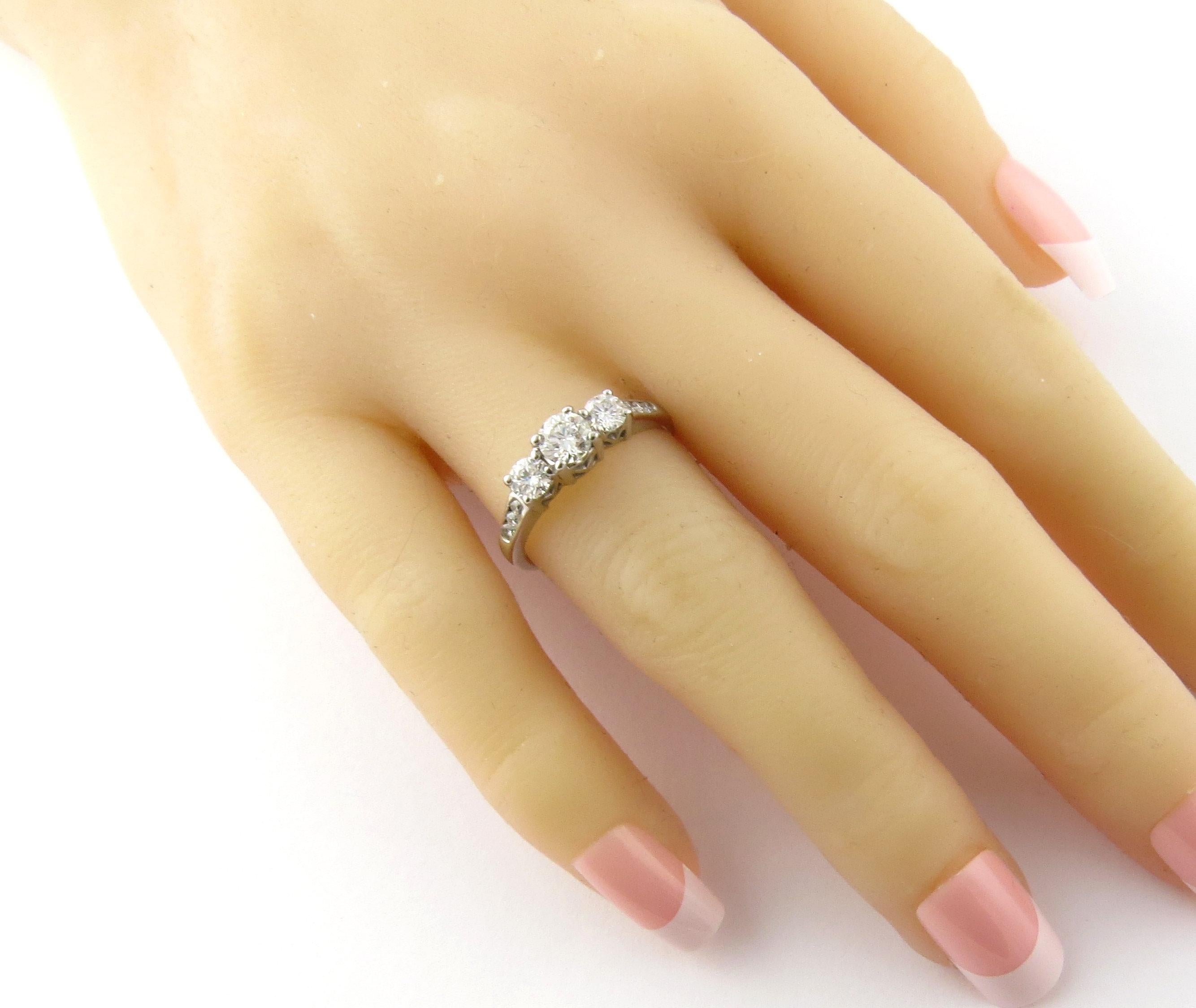 Anello di fidanzamento con diamante in oro bianco 14 carati in vendita 1