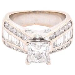 Anillo de compromiso de diamantes en oro blanco de 14 quilates