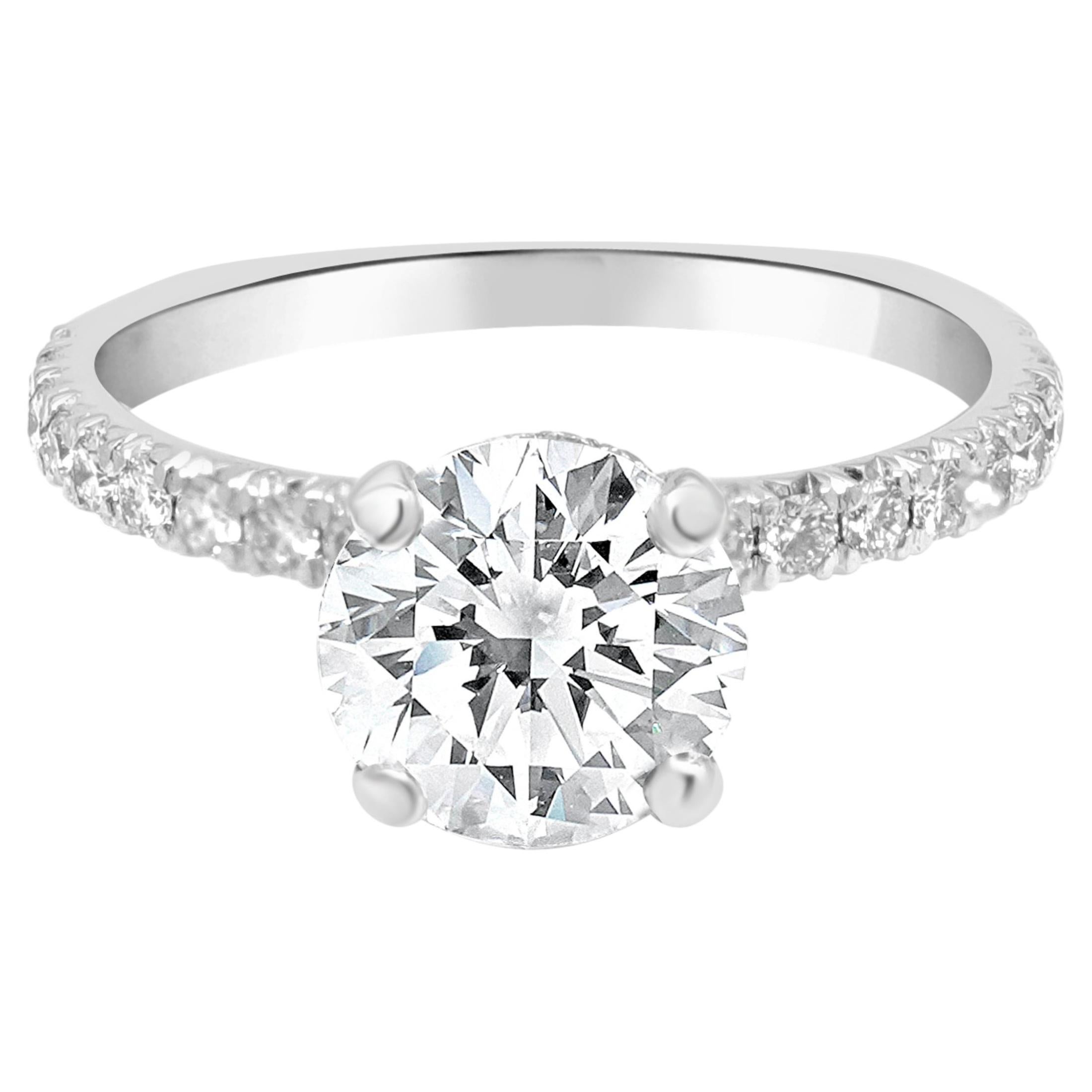 Verlobungsring aus 14 Karat Weißgold mit Diamanten im Angebot