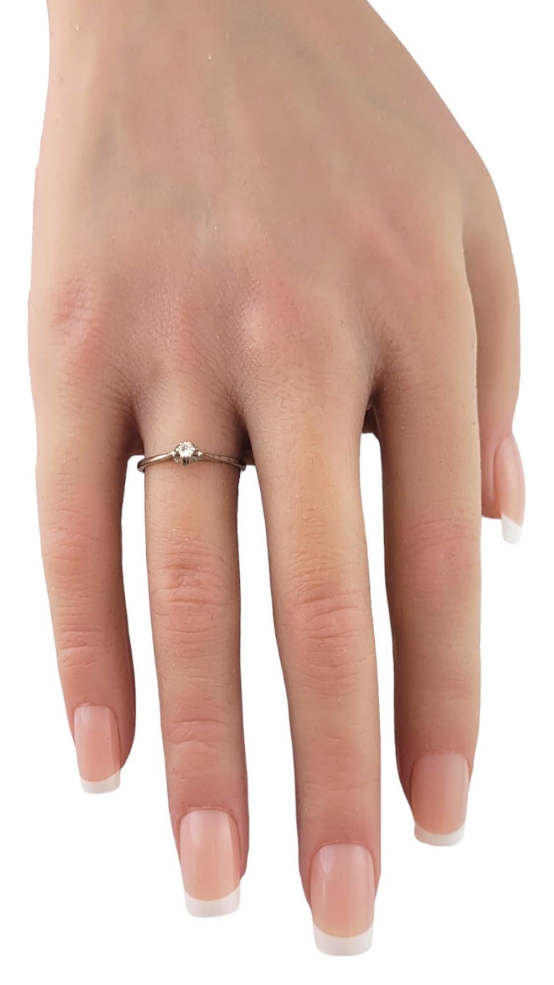 Bague de fiançailles en or blanc 14 carats avec diamant taille 5,75 n°17838 en vente 1