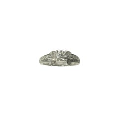 Verlobungsring aus 14 Karat Weißgold mit Diamanten