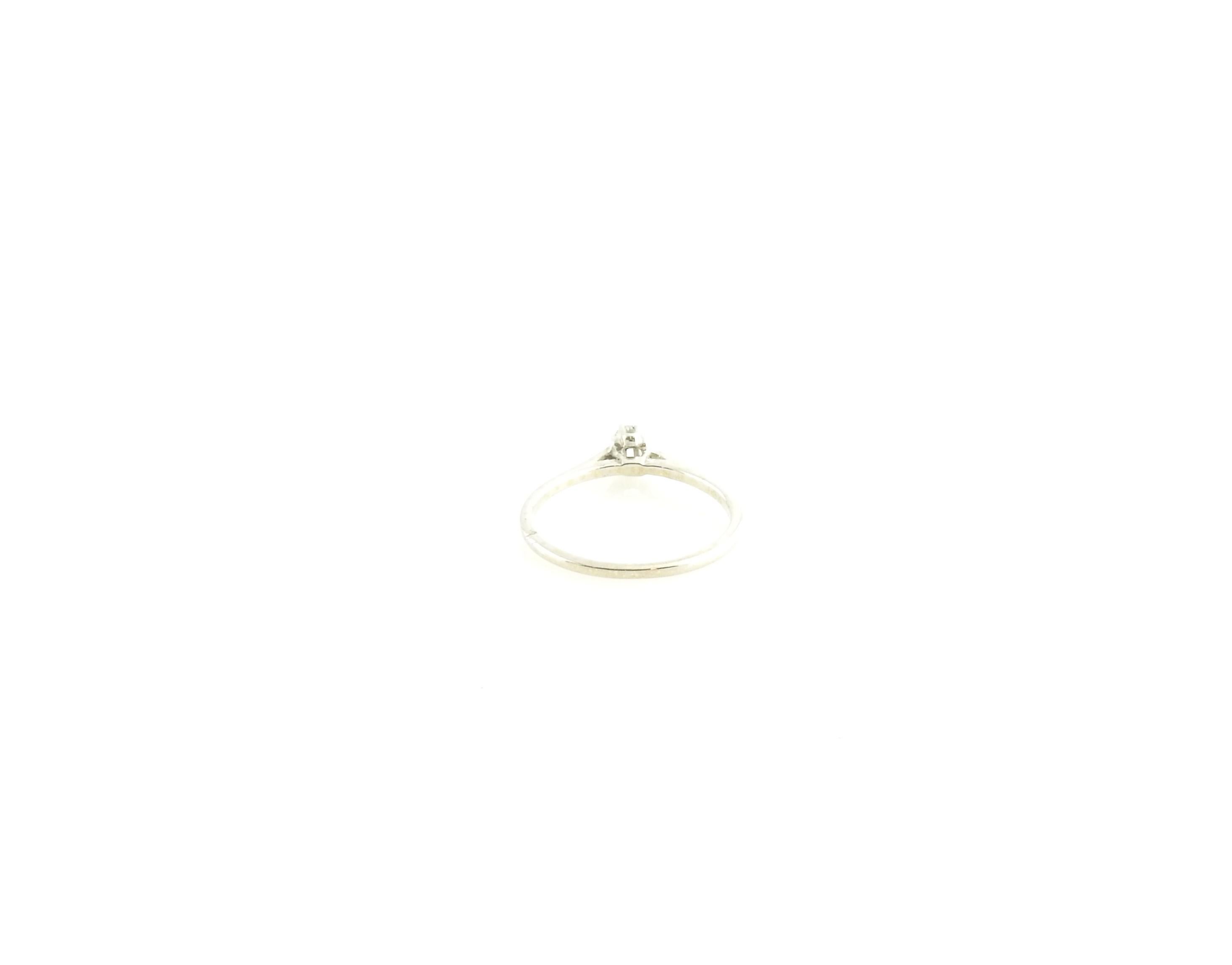 Round Cut 14 Karat White Gold Diamond Engagement Ring For Sale