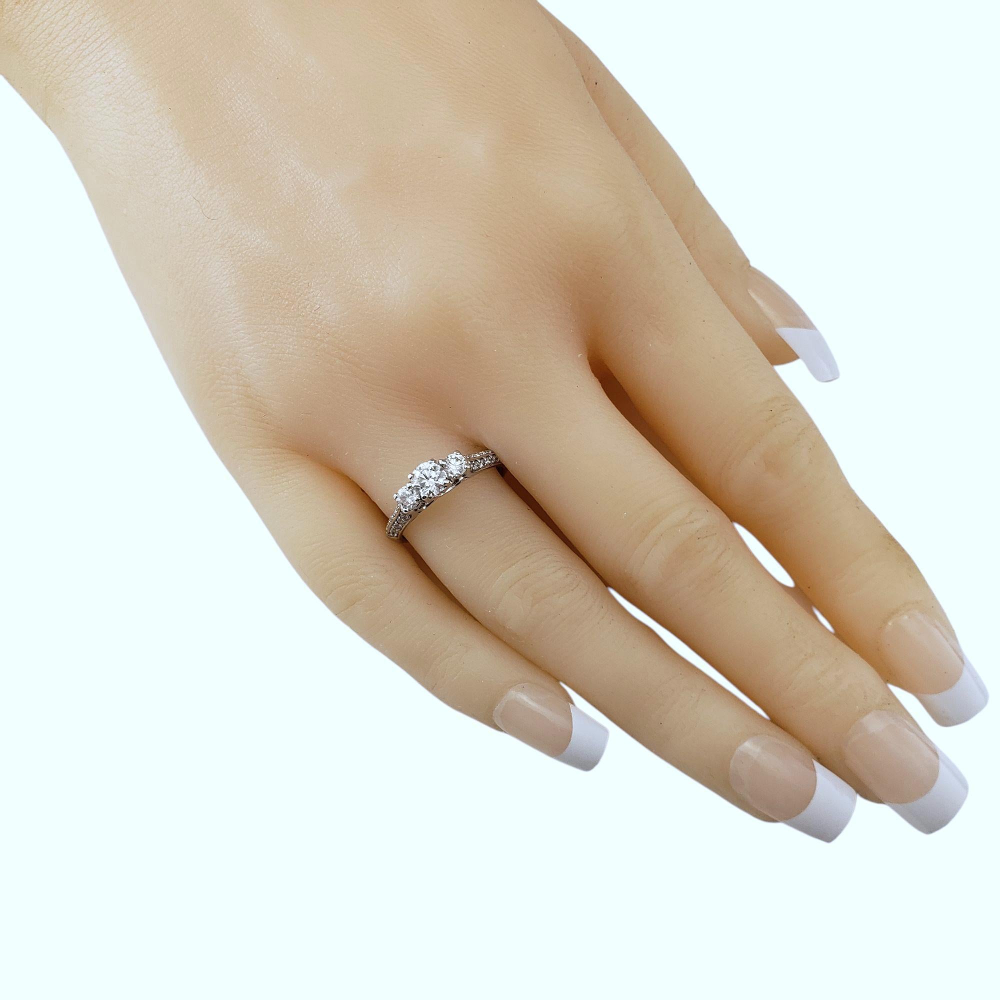 Bague de fiançailles en or blanc 14 carats avec diamant taille 7 n° 21571 en vente 2