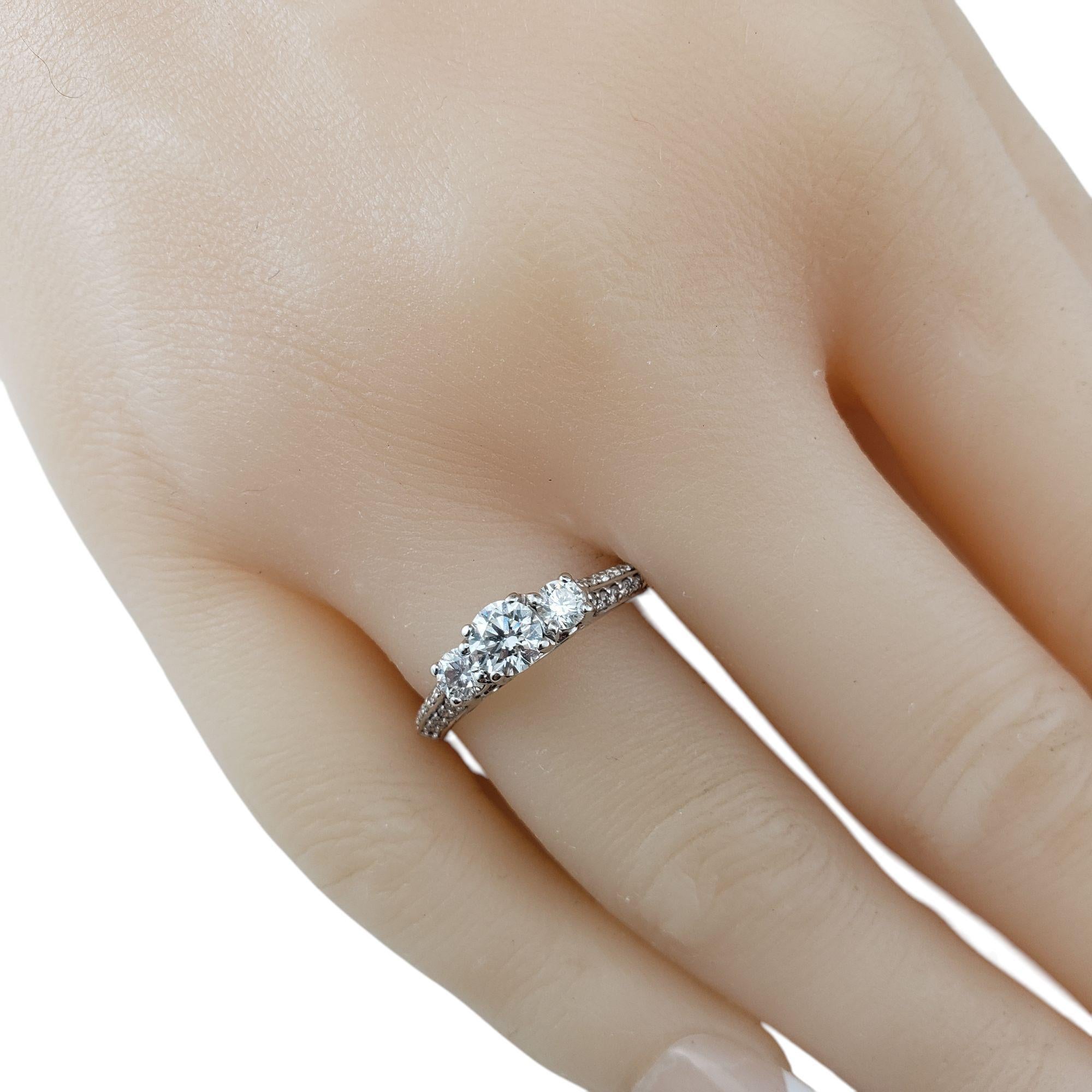 Bague de fiançailles en or blanc 14 carats avec diamant taille 7 n° 21571 en vente 3