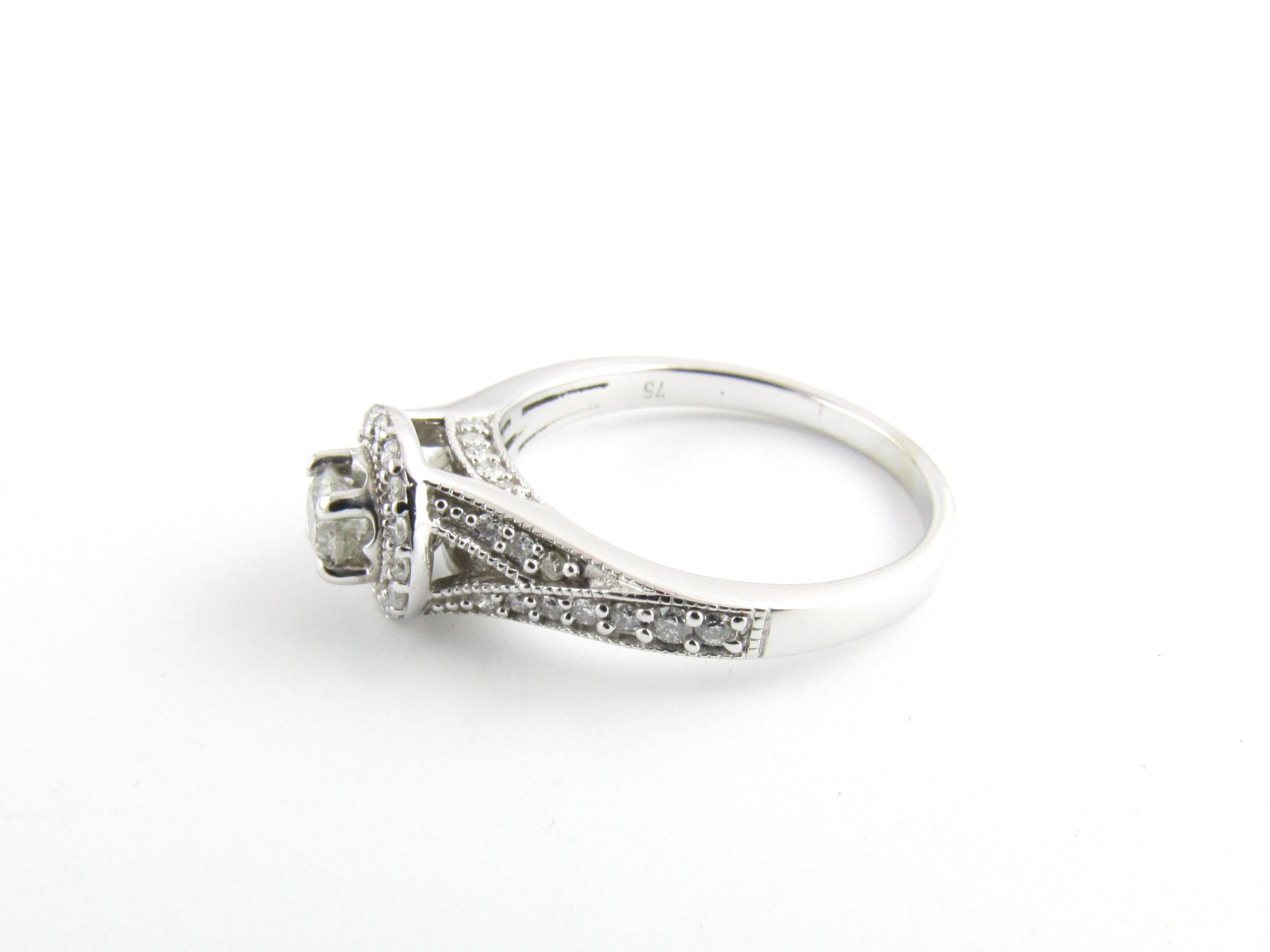 bague de fiançailles en or blanc 14 carats avec diamant, taille 8-

Cette bague étincelante présente 47 diamants ronds de taille brillant (centre : 0,22 ct.) sertis dans un or blanc 14K magnifiquement détaillé.  La tige mesure 2 mm.  Le haut de