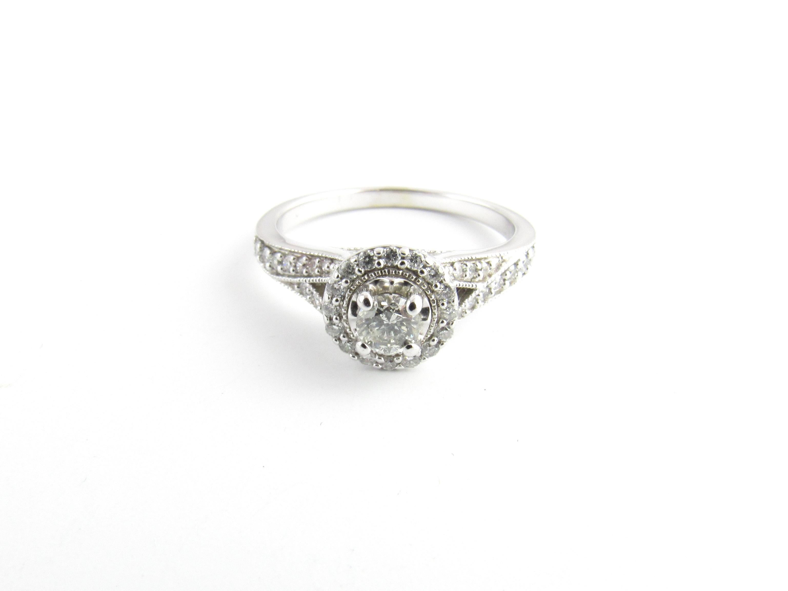 Bague de fiançailles en or blanc 14 carats avec diamants 1