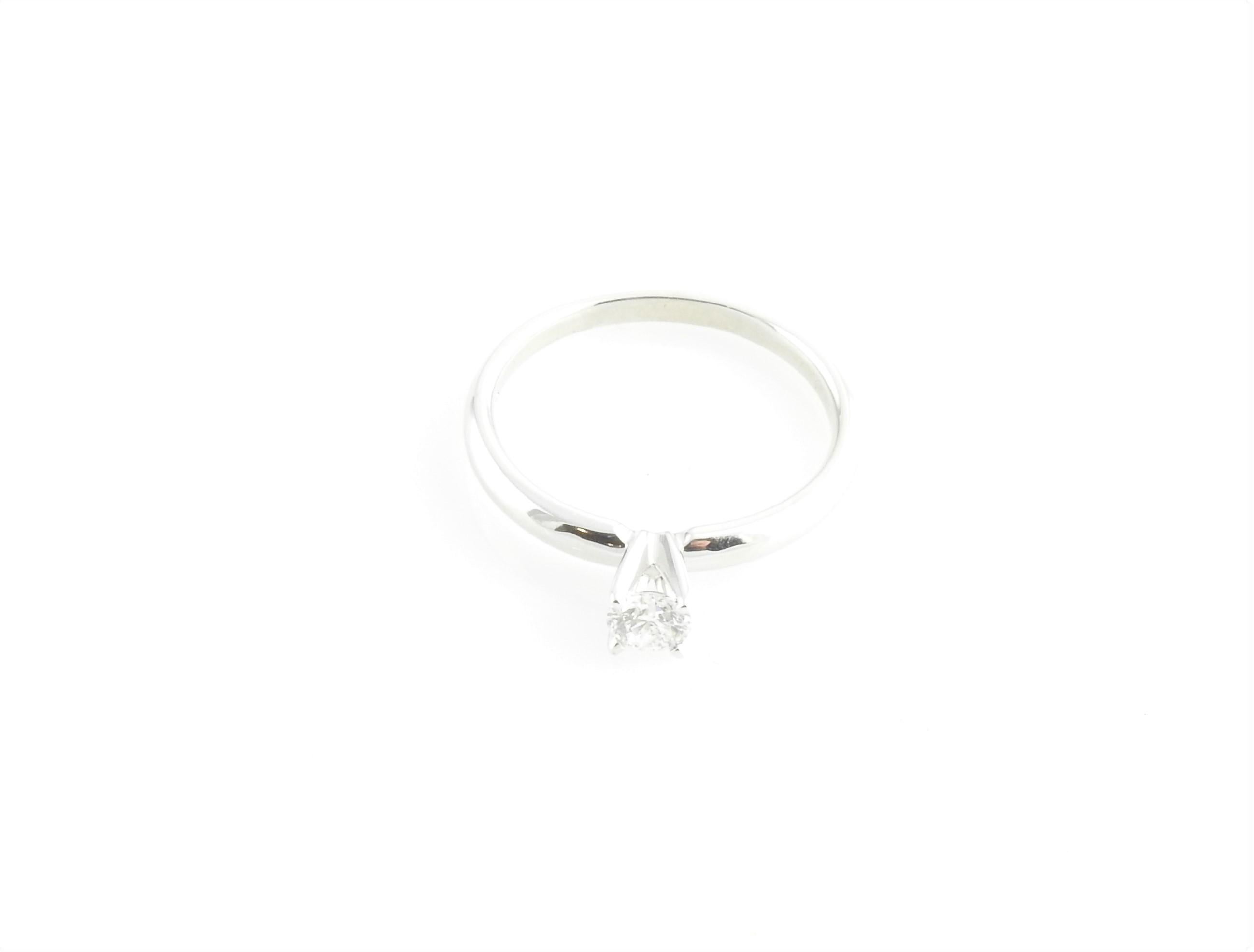 14 Karat White Gold Diamond Engagement Ring For Sale 1
