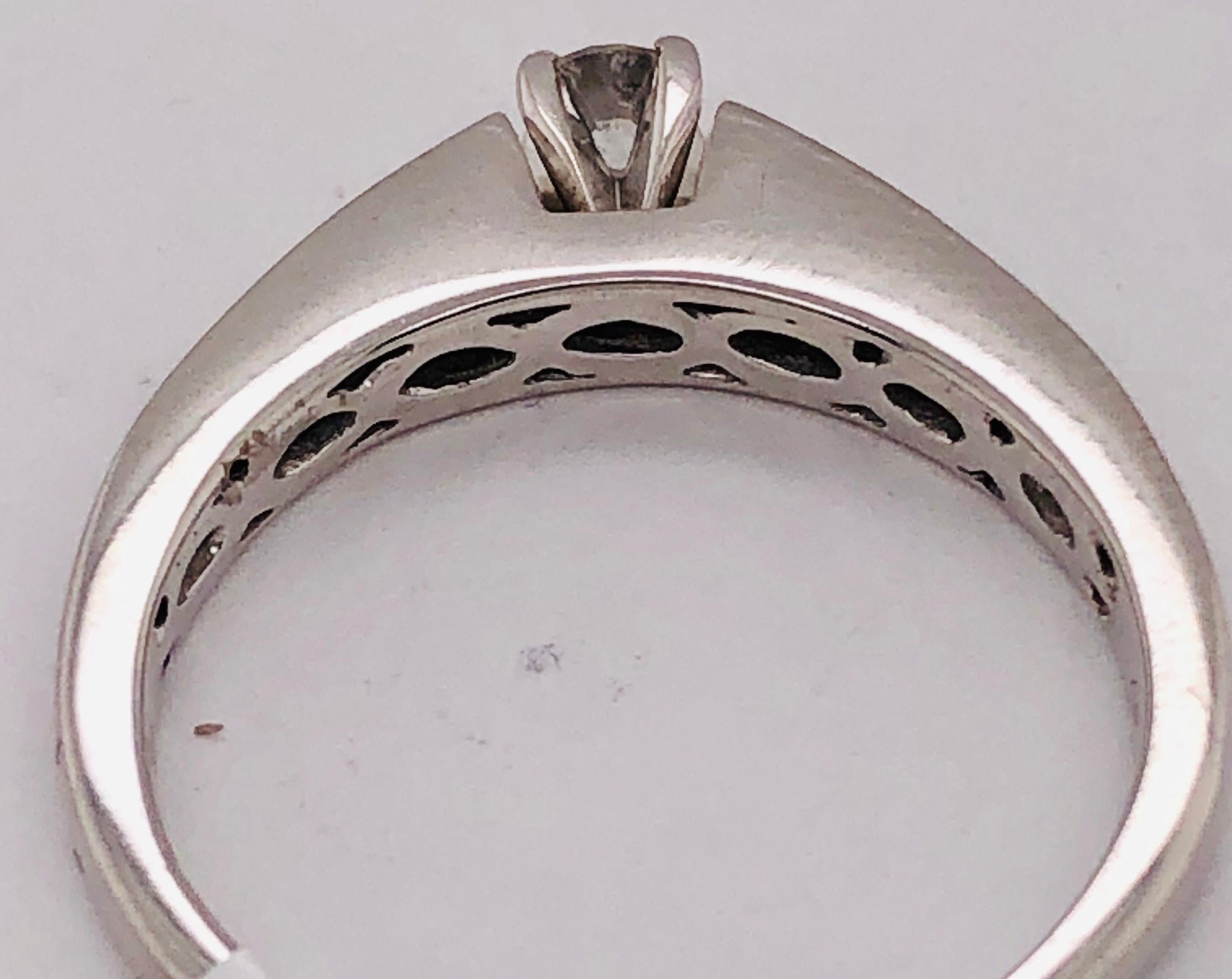 14 Karat White Gold Diamond Engagement Ring Stack Ring Bridal Band In Good Condition For Sale In Stamford, CT