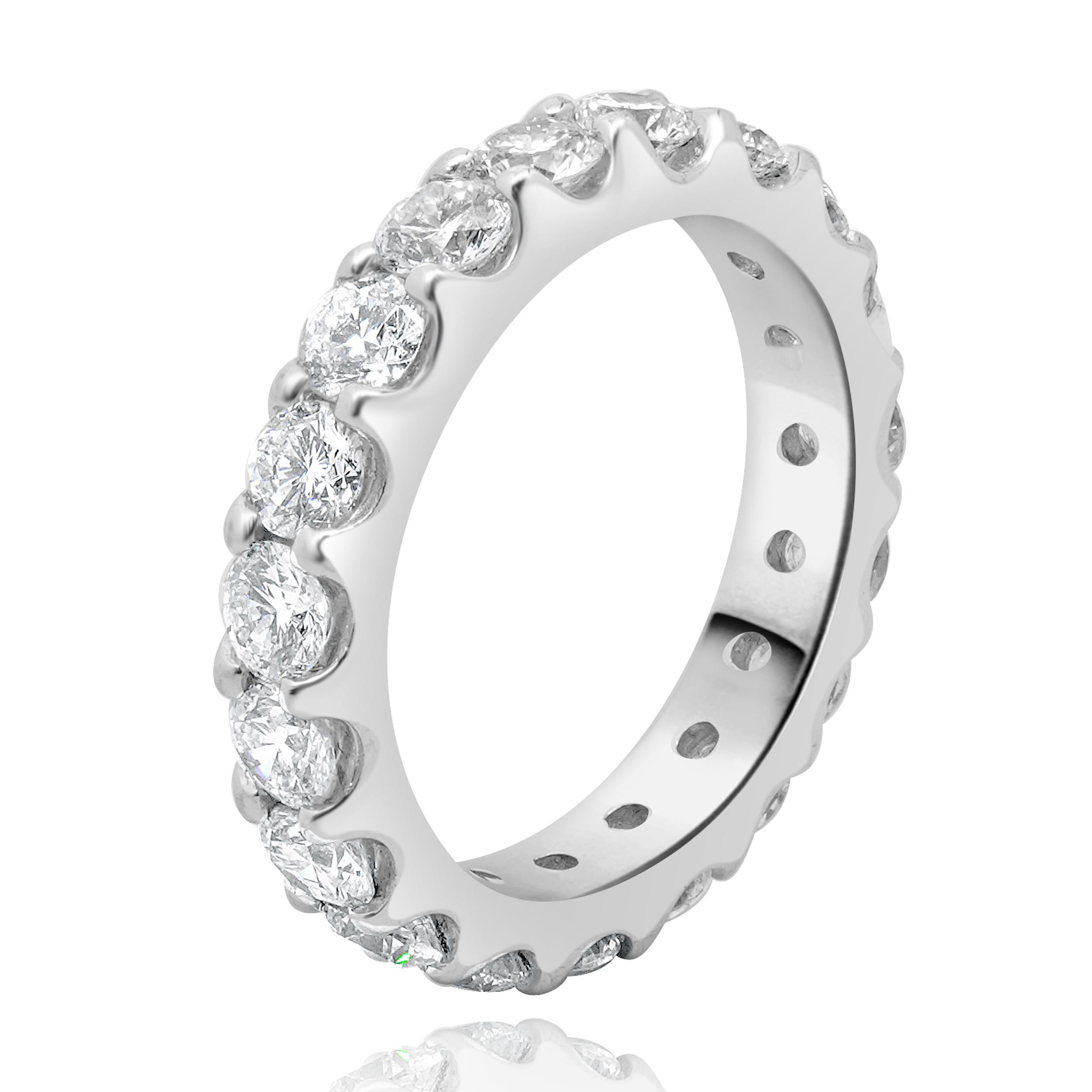 Designer: personalizzato
Materiale: oro bianco 14k
Diamante: 19 tagli tondi a brillante = 2,85cttw
Colore: G
Chiarezza: SI1
Misura dell'anello: 6.75 (si prega di prevedere due giorni di spedizione in più per le richieste di misura)
Peso: 4.84 grammi
