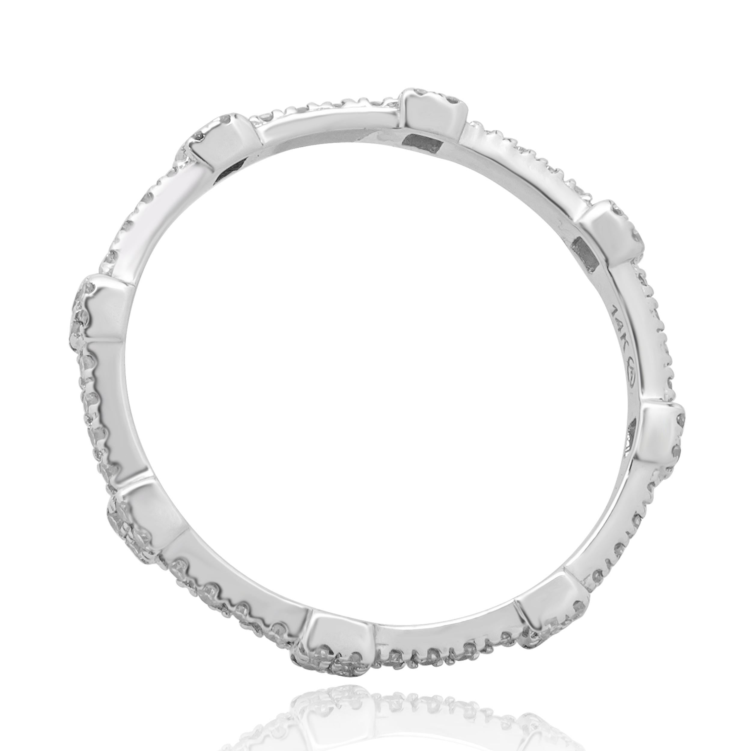 Designer: kundenspezifisch
MATERIAL: 14k Weißgold
Diamant: 64 runde Einzelschliffe = 0,30cttw
Farbe: H
Klarheit: SI2
Ringgröße: 6 (bitte erlauben Sie zwei zusätzliche Versandtage für Größenanfragen)
Abmessungen: Ring ist 2.06 mm breit
Gewicht: 1.10