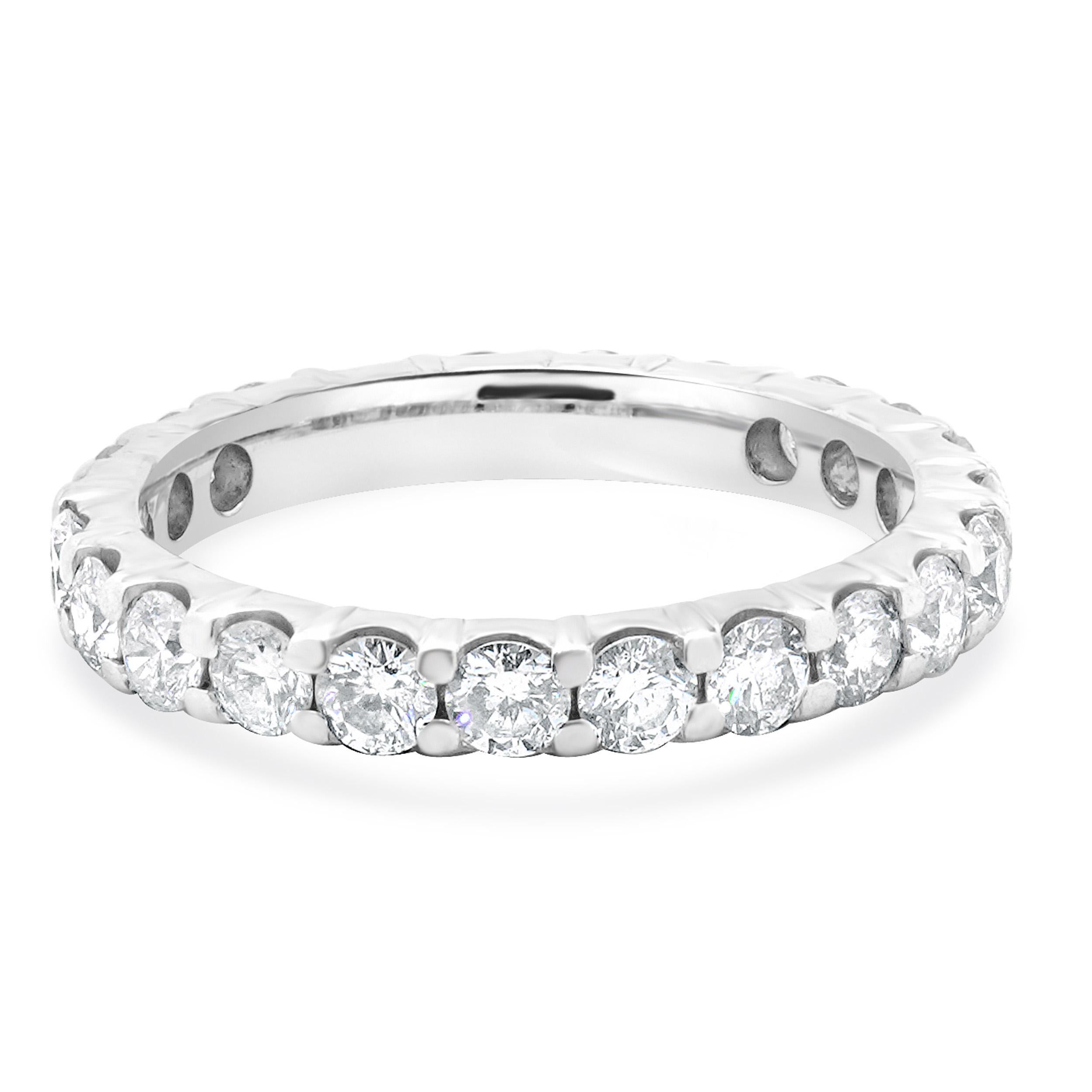 14 Karat White Gold Diamond Eternity Band In Excellent Condition For Sale In Scottsdale, AZ