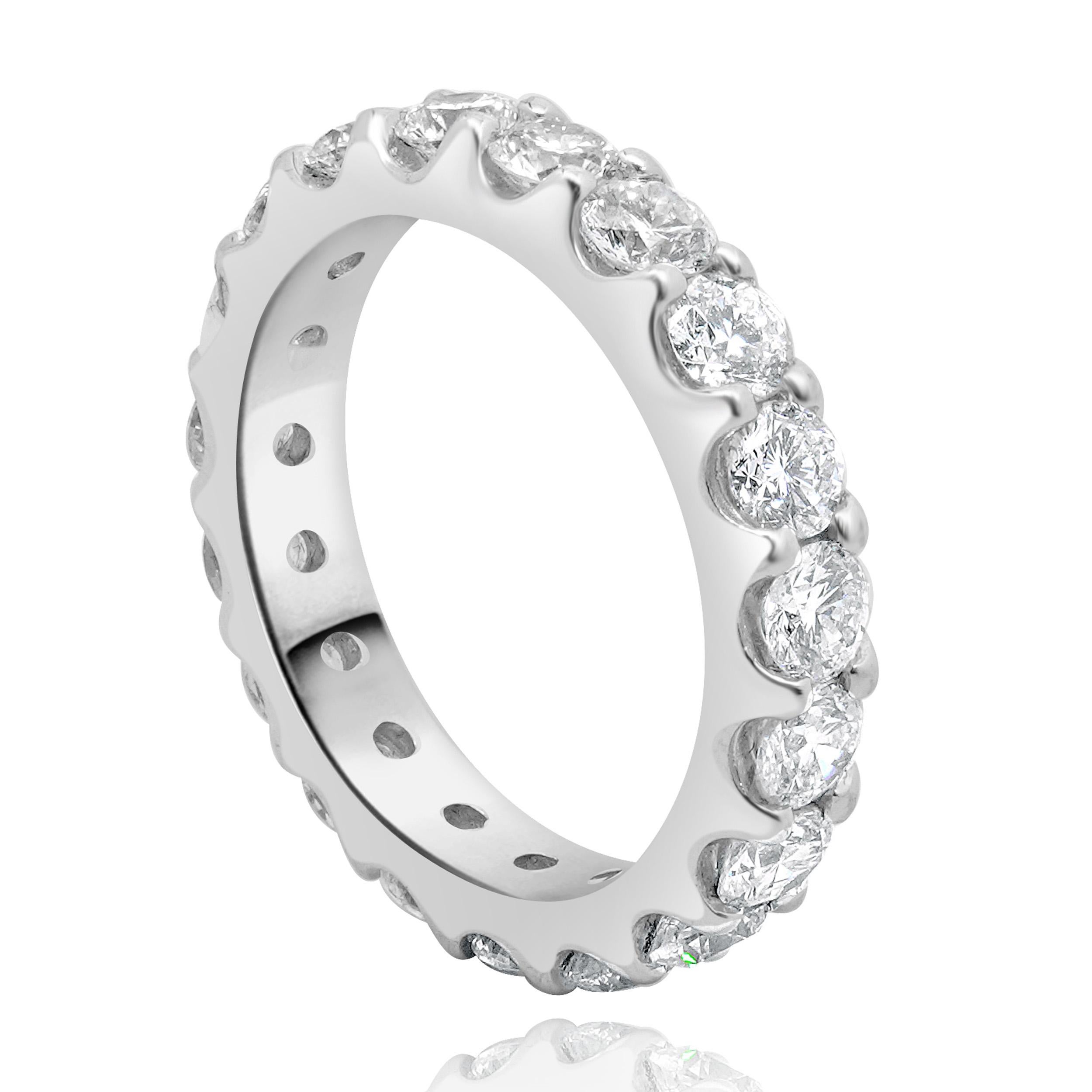 Fascia per l'eternità con diamanti in oro bianco 14 carati In condizioni ottime in vendita a Scottsdale, AZ