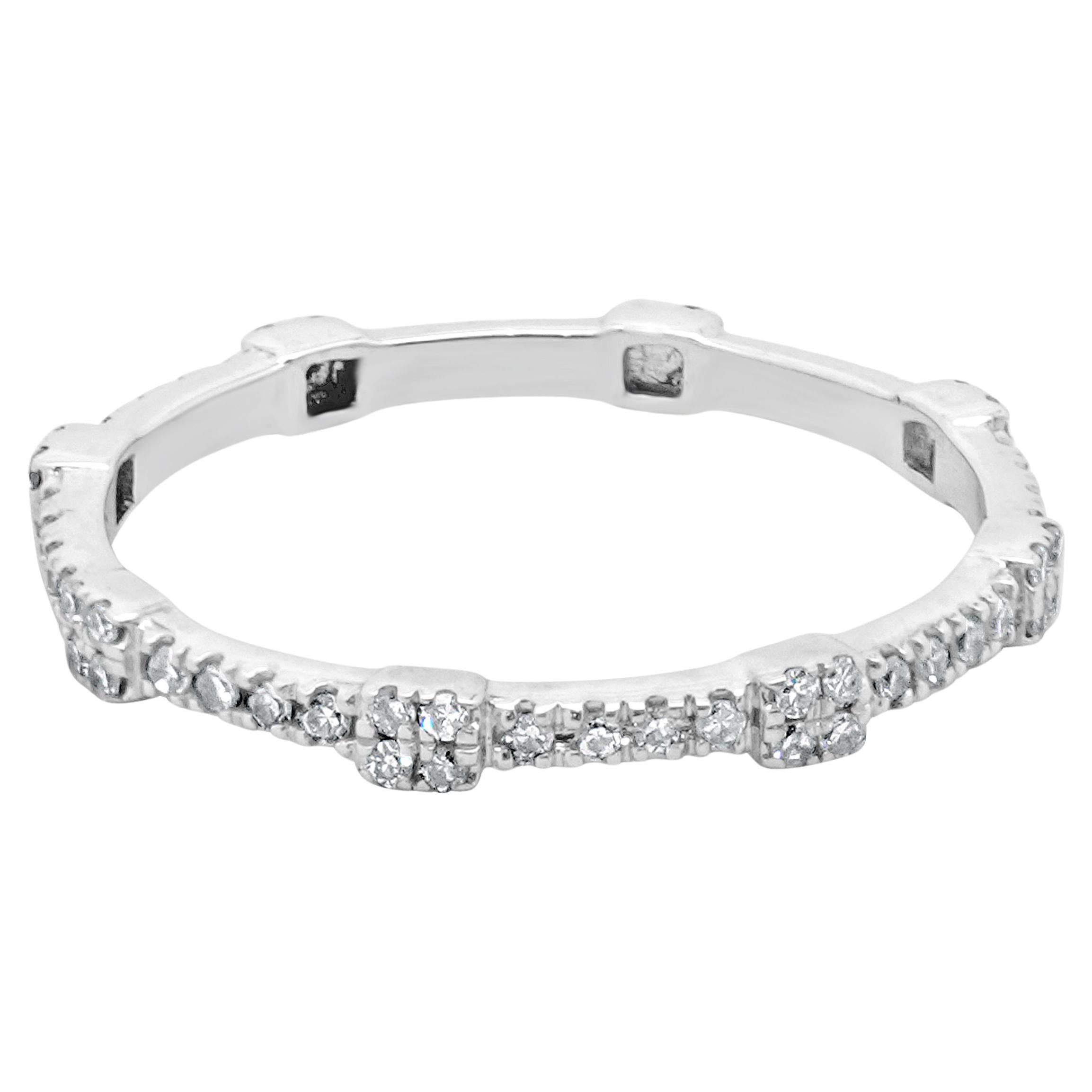 Memoryring aus 14 Karat Weißgold mit Diamanten