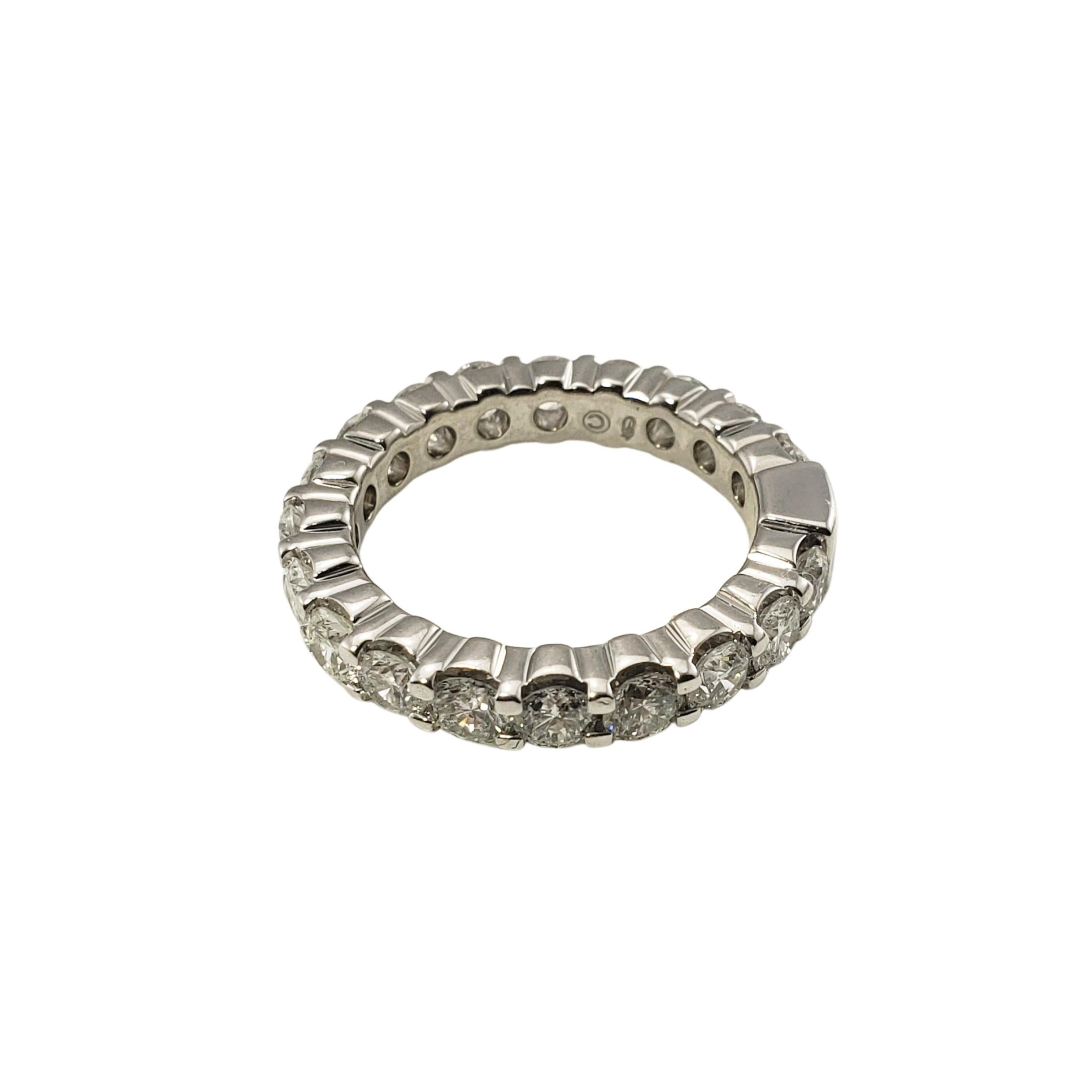 14 Karat White Gold Diamond Eternity Band Ring Size 7 In Good Condition For Sale In Washington Depot, CT