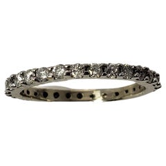 14 Karat Weißgold Diamant-Eternity-Ring Größe 8