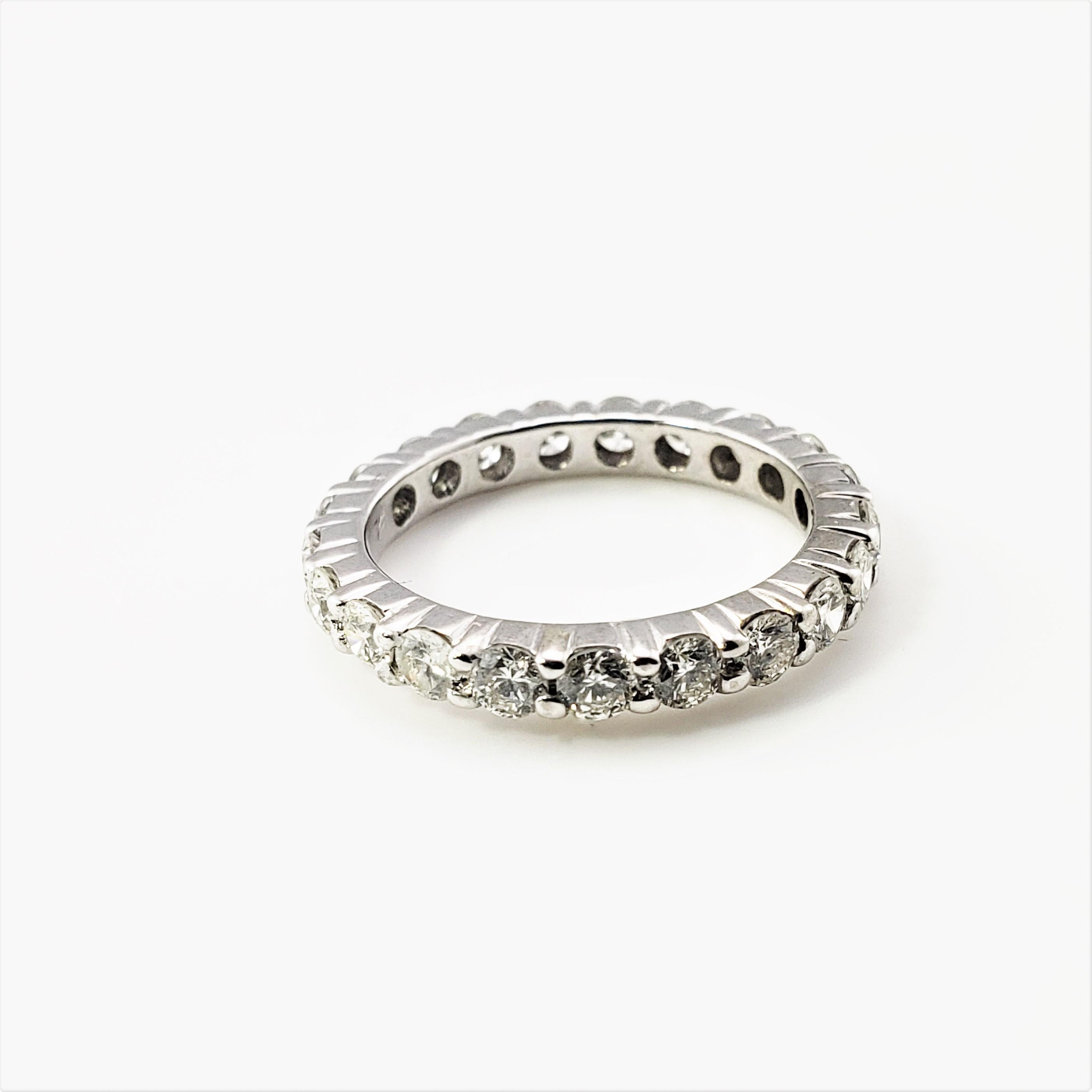 14 Karat White Gold Diamond Eternity Band Size 4.75-

This sparkling eternity band features 21 round brilliant cut diamonds set in classic 14K white gold.  Width:  3 mm.

Approximate total diamond weight:  1.47 ct.

Diamond color:  G

Diamond