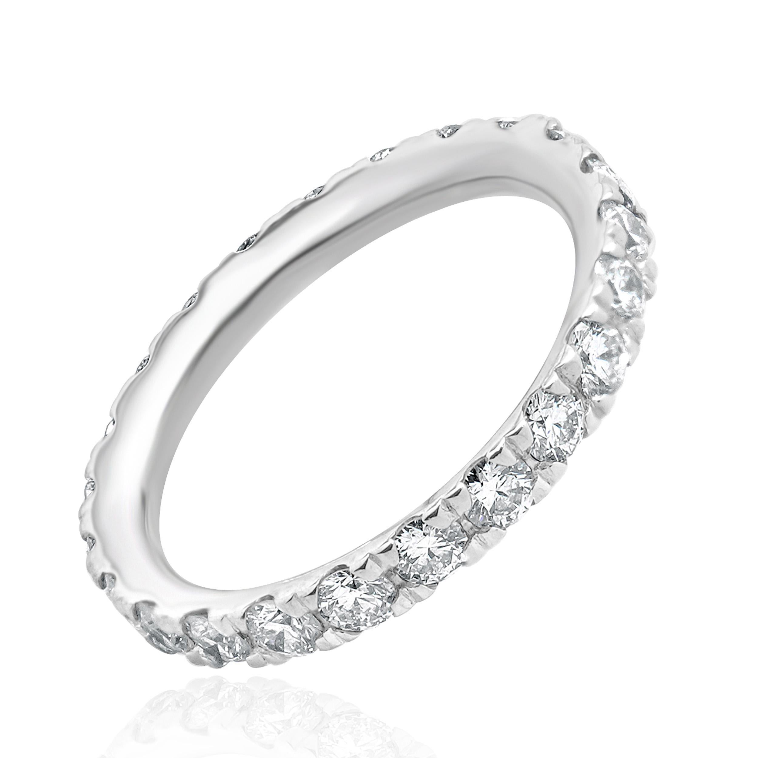 Anillo Eternidad Diamante Oro Blanco 14 Kilates en Excelente Estado en Scottsdale, AZ