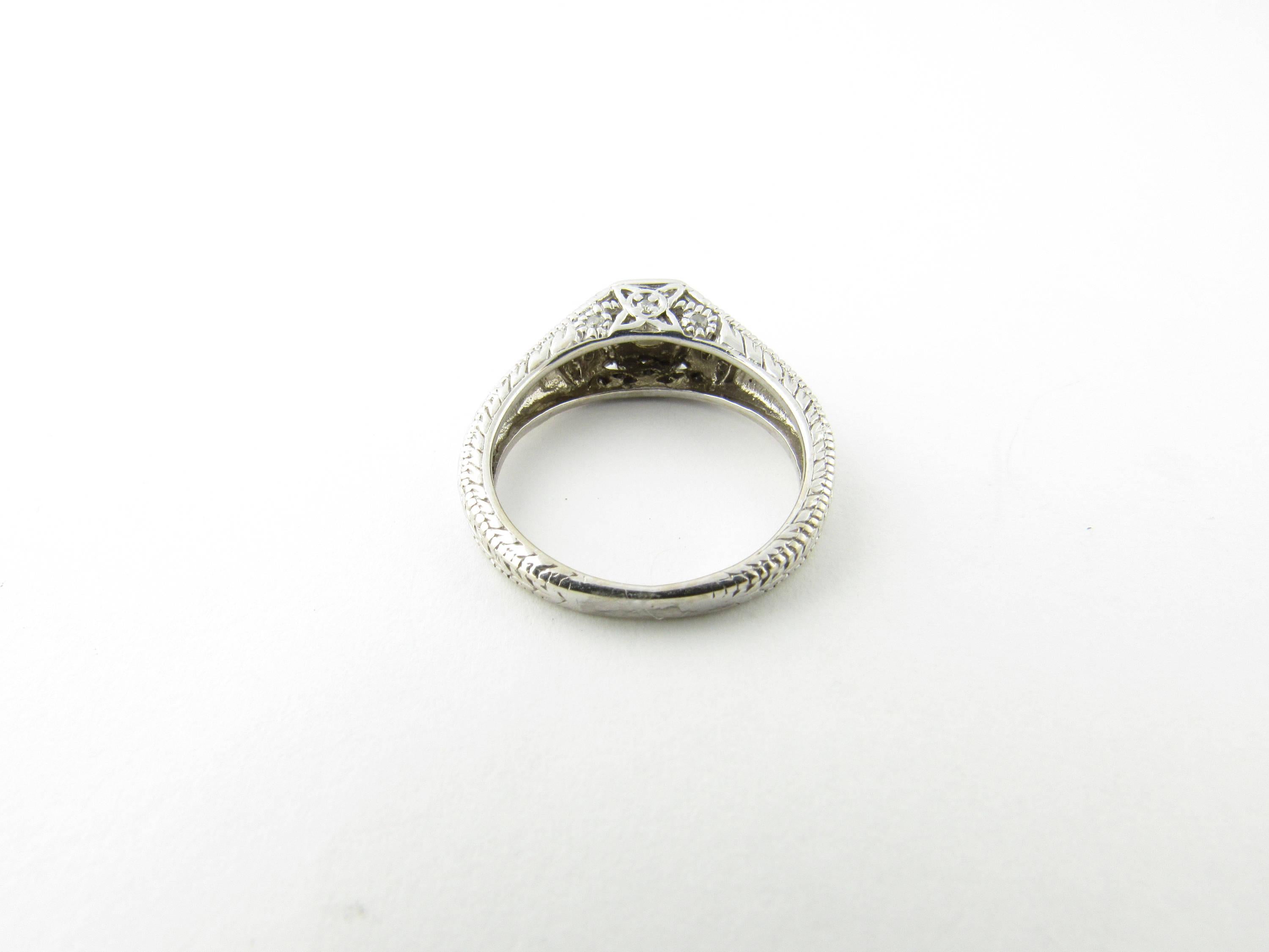 14 Karat White Gold Diamond Filigree Ring In Excellent Condition In Washington Depot, CT