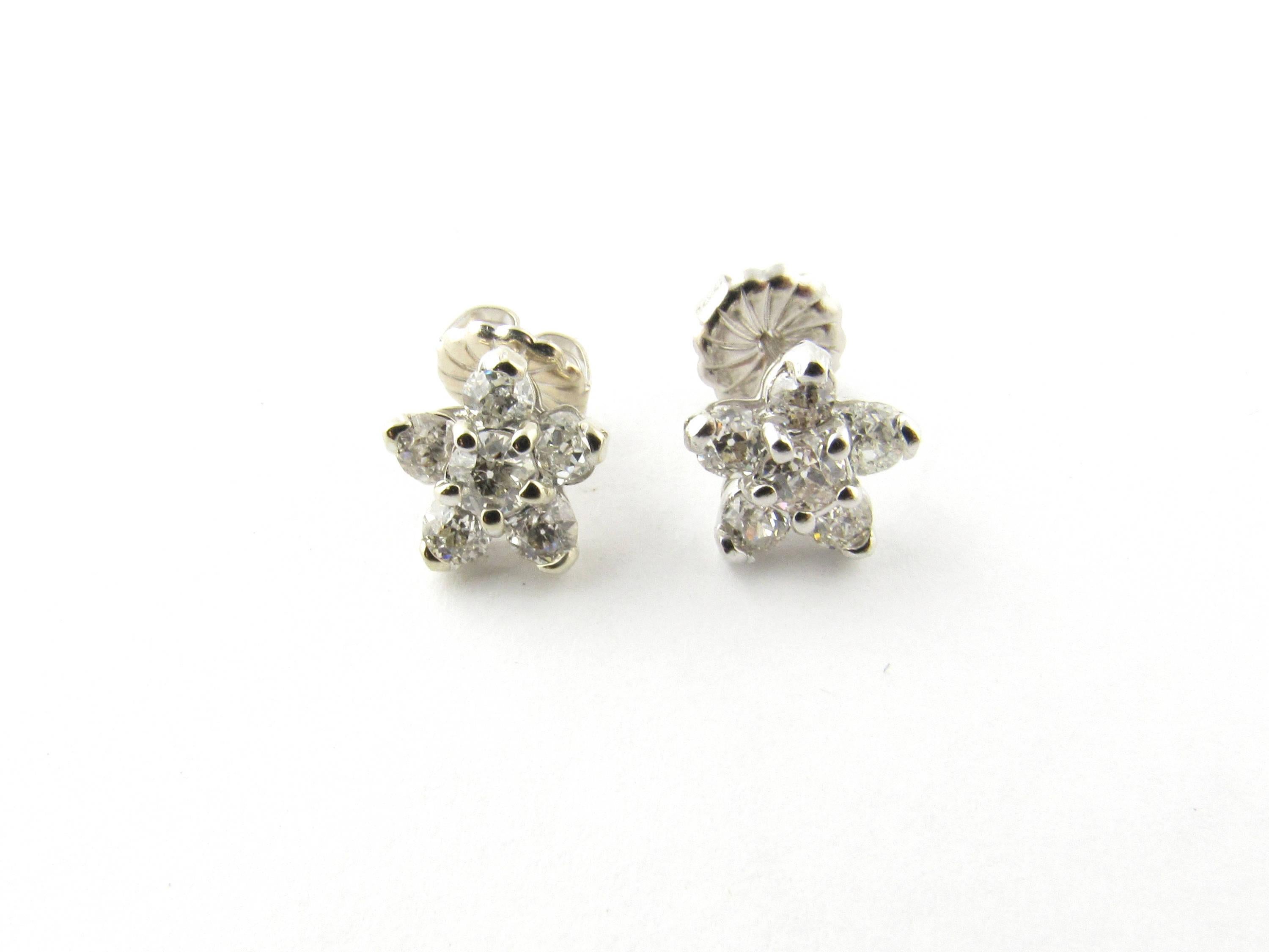 14 Karat White Gold Diamond Flower Earrings In Excellent Condition In Washington Depot, CT