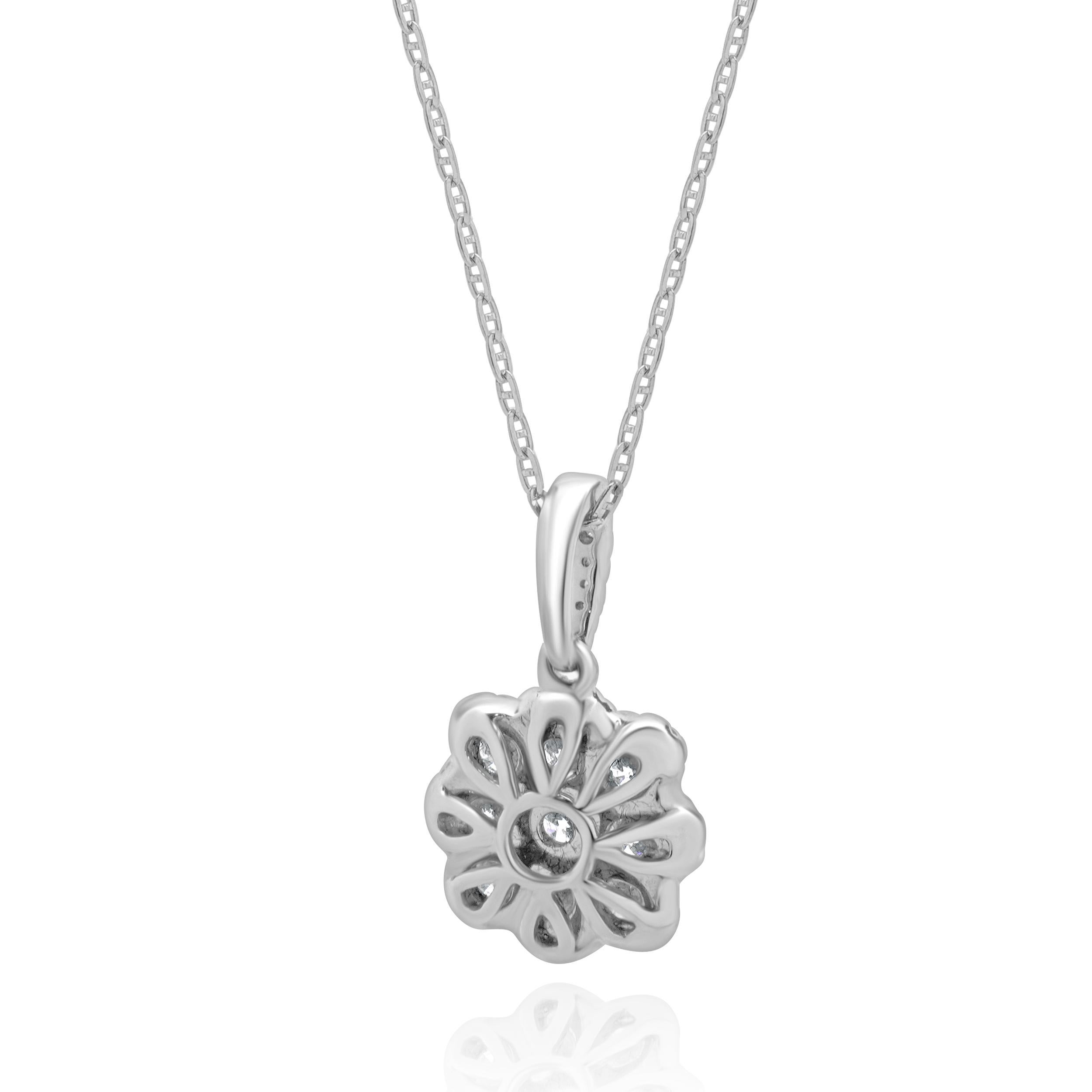 14 Karat White Gold Diamond Flower Necklace In Excellent Condition For Sale In Scottsdale, AZ
