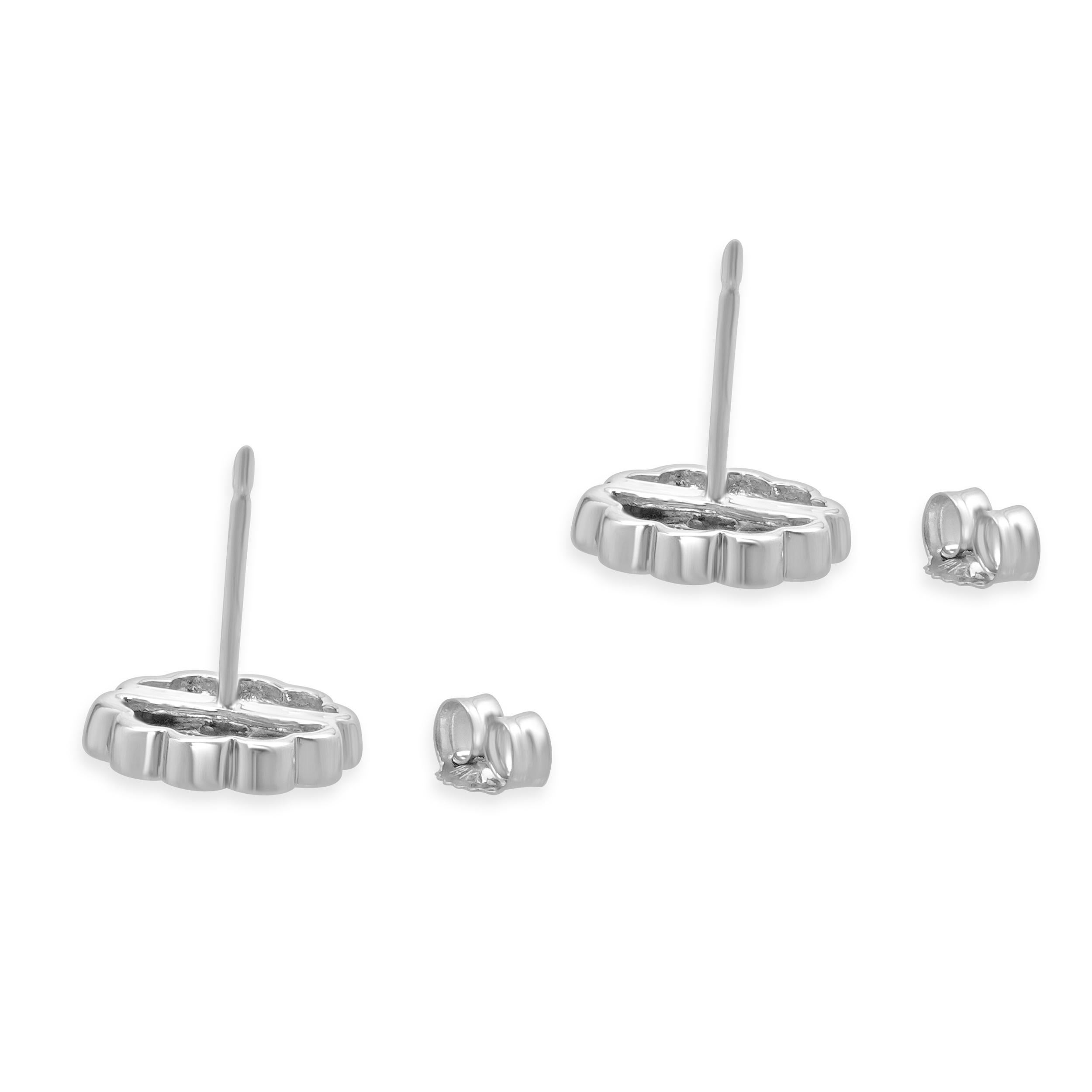 14 Karat White Gold Diamond Flower Stud Earrings In Excellent Condition For Sale In Scottsdale, AZ