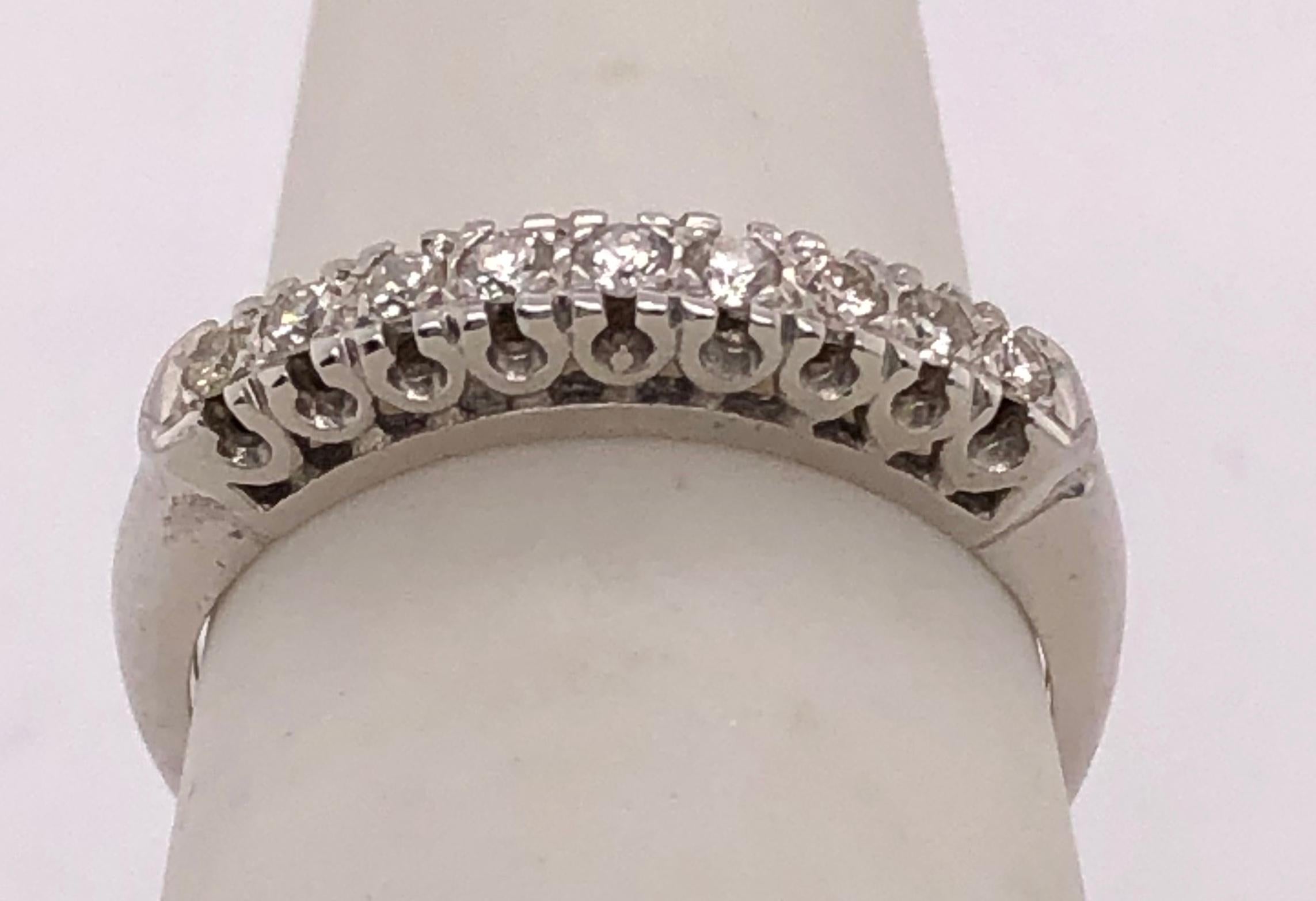 14 Karat Weißgold Diamant-Brautring / Ehering zum halben Jahrestag im Angebot 4