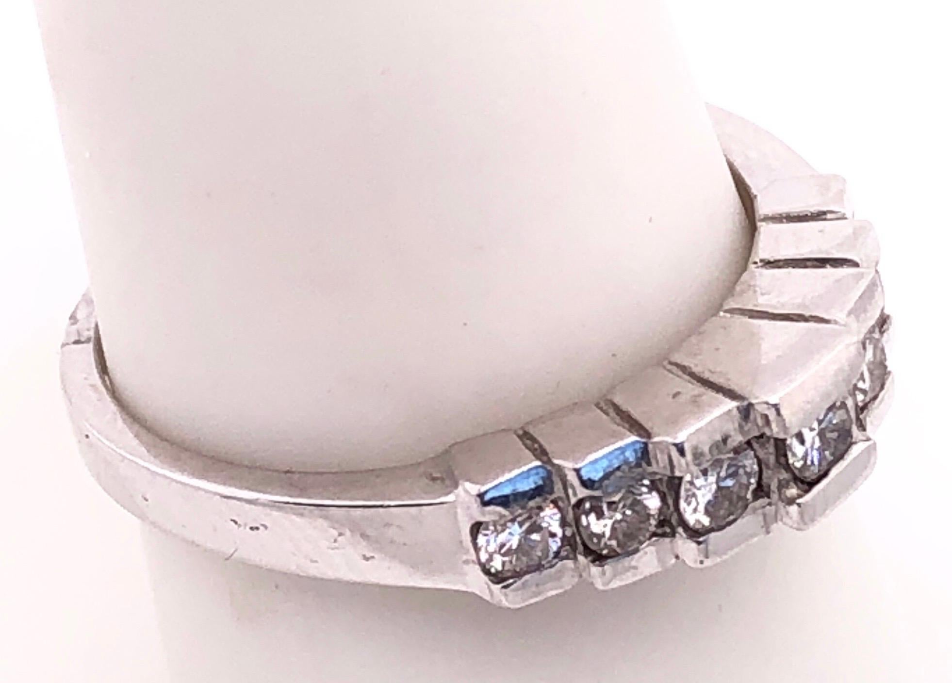 Bague de mariage d'un demi-anniversaire en or blanc 14 carats avec diamants Bon état - En vente à Stamford, CT
