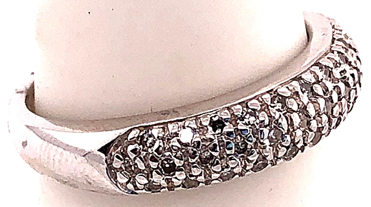 Taille ronde Anneau de mariage d'anniversaire en or blanc 14 carats avec diamants en vente