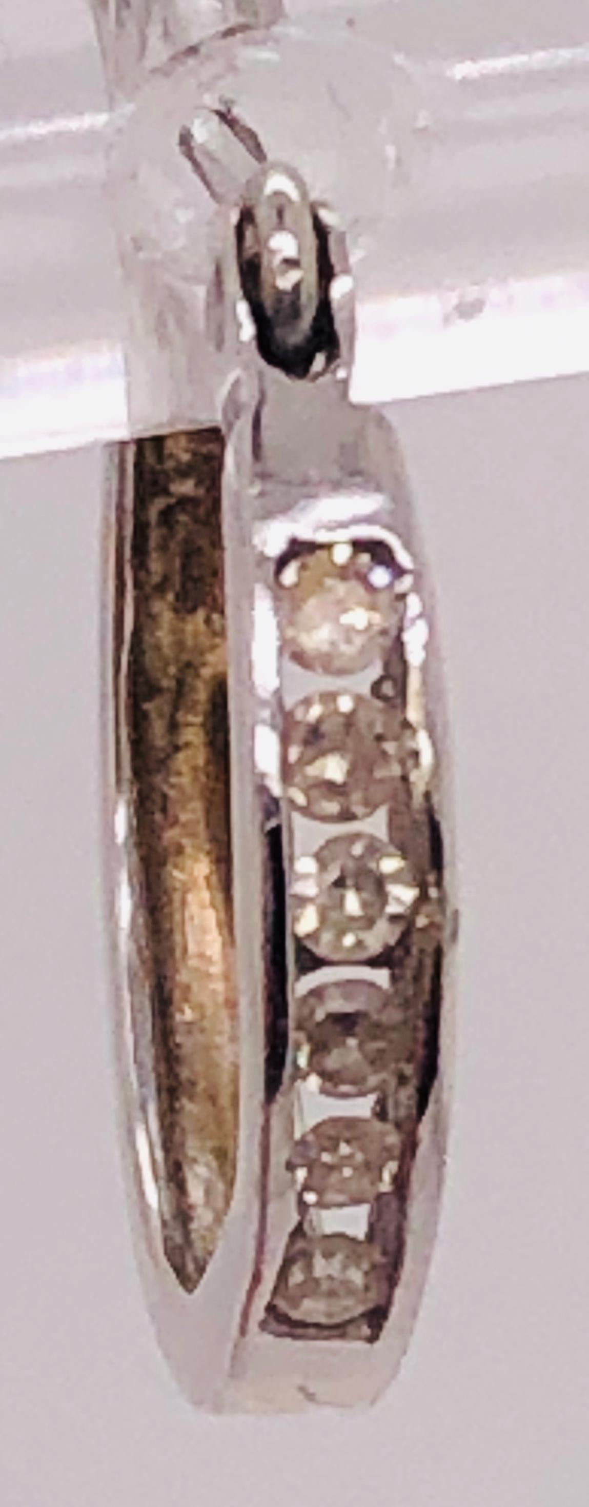 14 Karat Weißgold Diamant-Halbreif-Ohrringe (Moderne) im Angebot