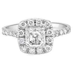 Anillo de compromiso con halo de diamantes en oro blanco de 14 quilates