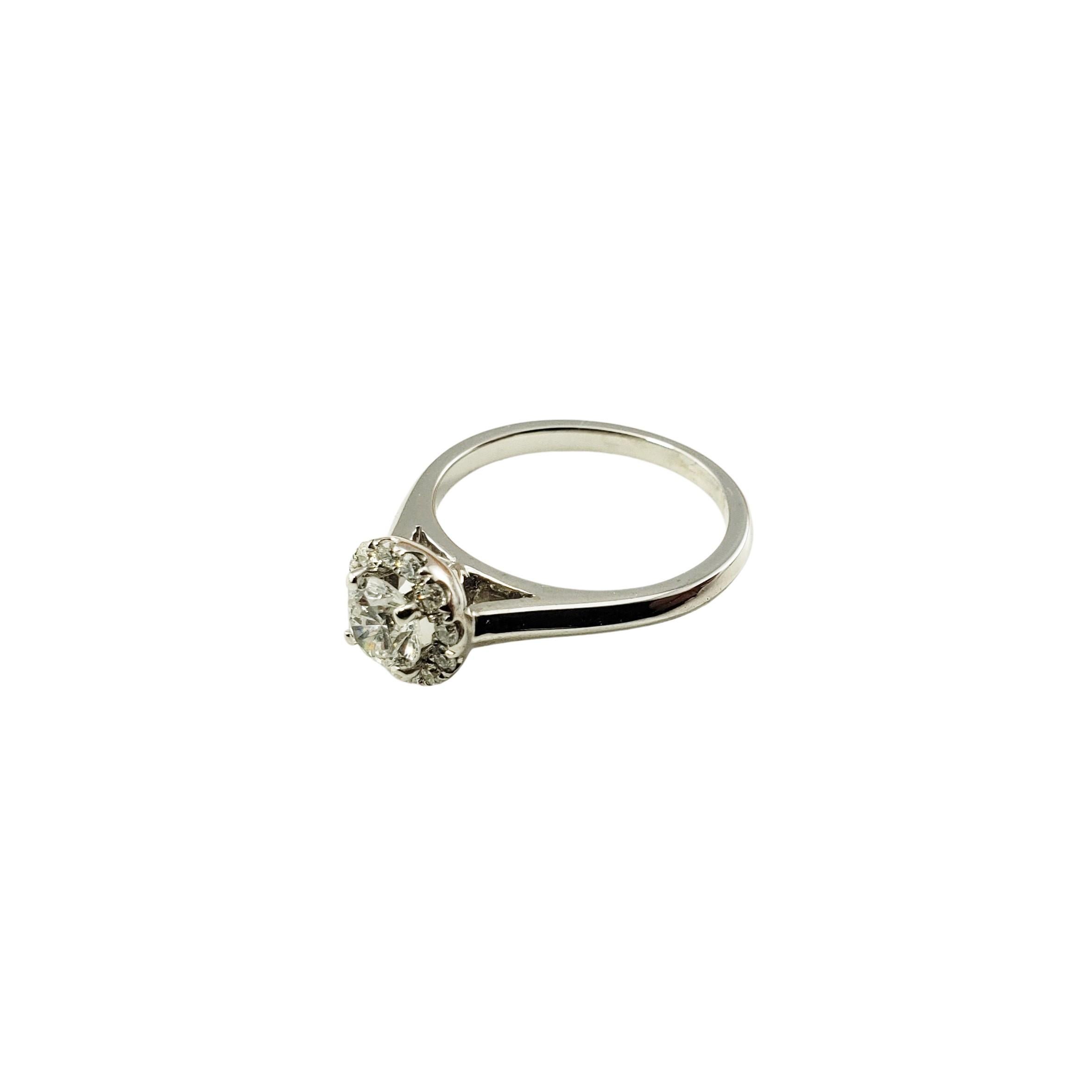 14 Karat Weißgold Verlobungsring mit Diamant-Halo im Zustand „Gut“ im Angebot in Washington Depot, CT