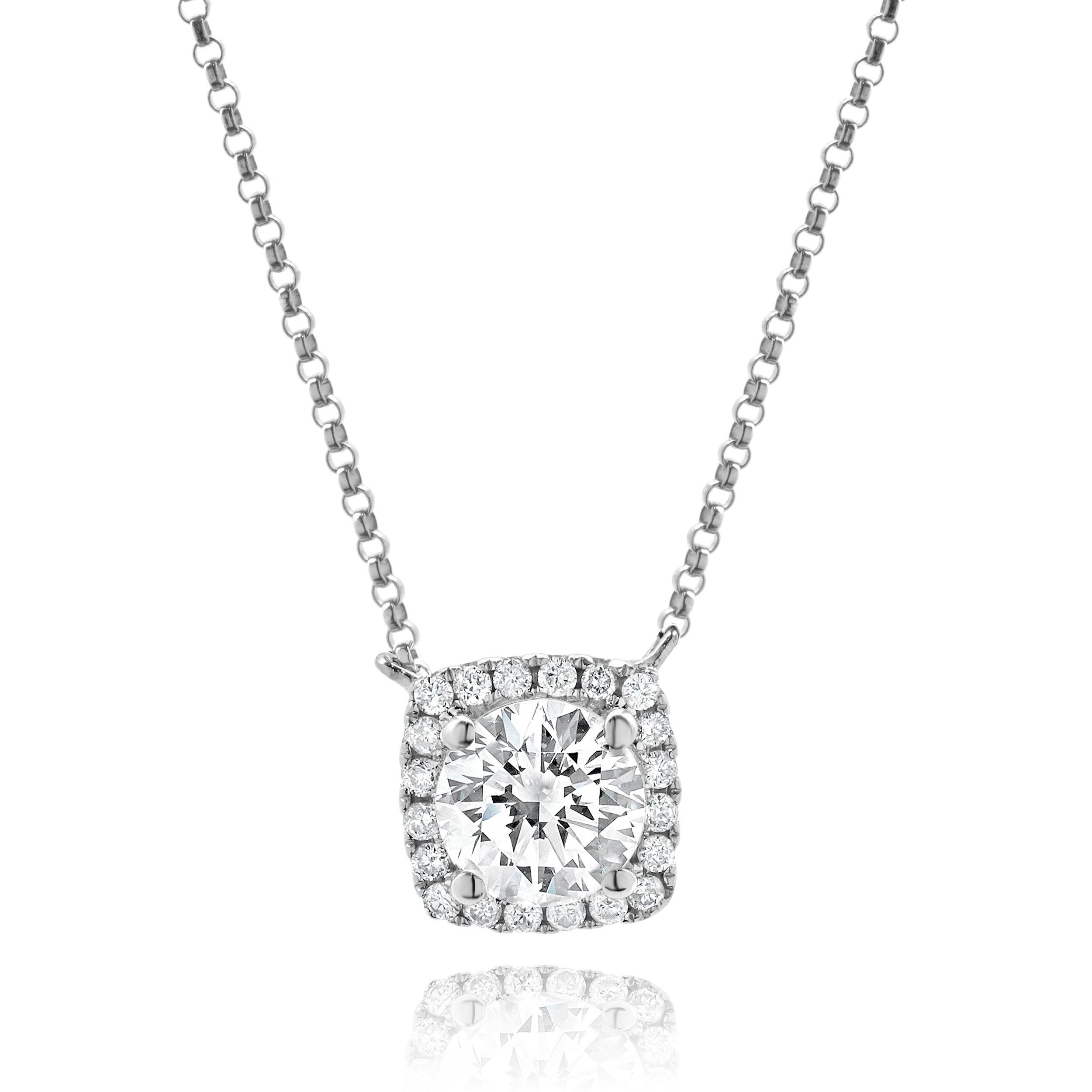 Concepteur : personnalisé
Matériau : Or blanc 14k
Diamants : 1 diamant rond de taille brillant = 1,19cttw
Couleur : I
Clarté : I2
Diamant : 20 tailles rondes = 0,30cttw
Couleur : H
Clarté : I1
Dimensions : le collier mesure 18 pouces de long.
Poids