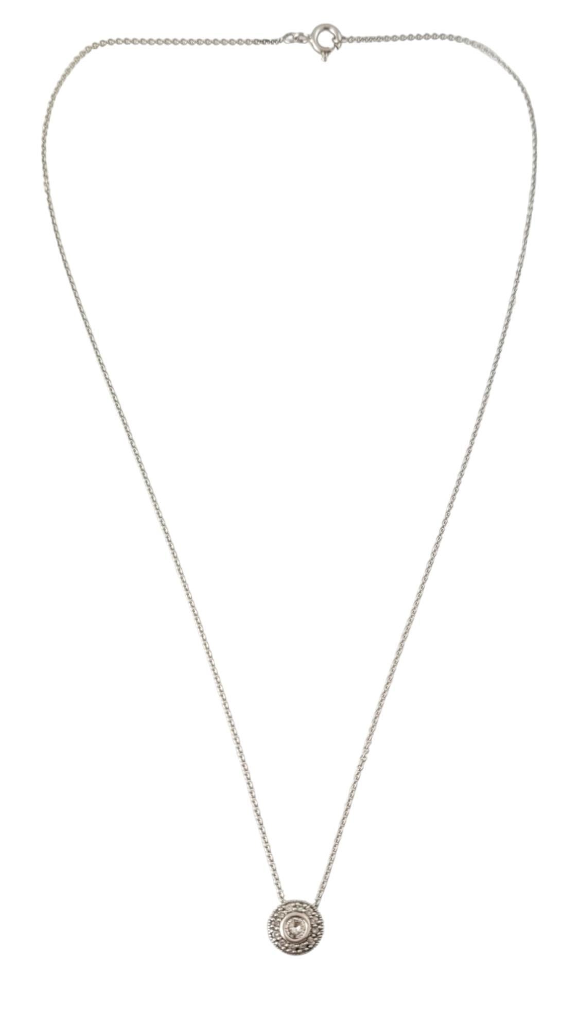 14 Karat White Gold Halo Style Diamond Pendant Necklace

This gorgeous necklace features a 14K white gold chain paired with 13 sparkling round brilliant cut diamonds set in a 14K white gold pendant!

Approximate total diamond weight: .27