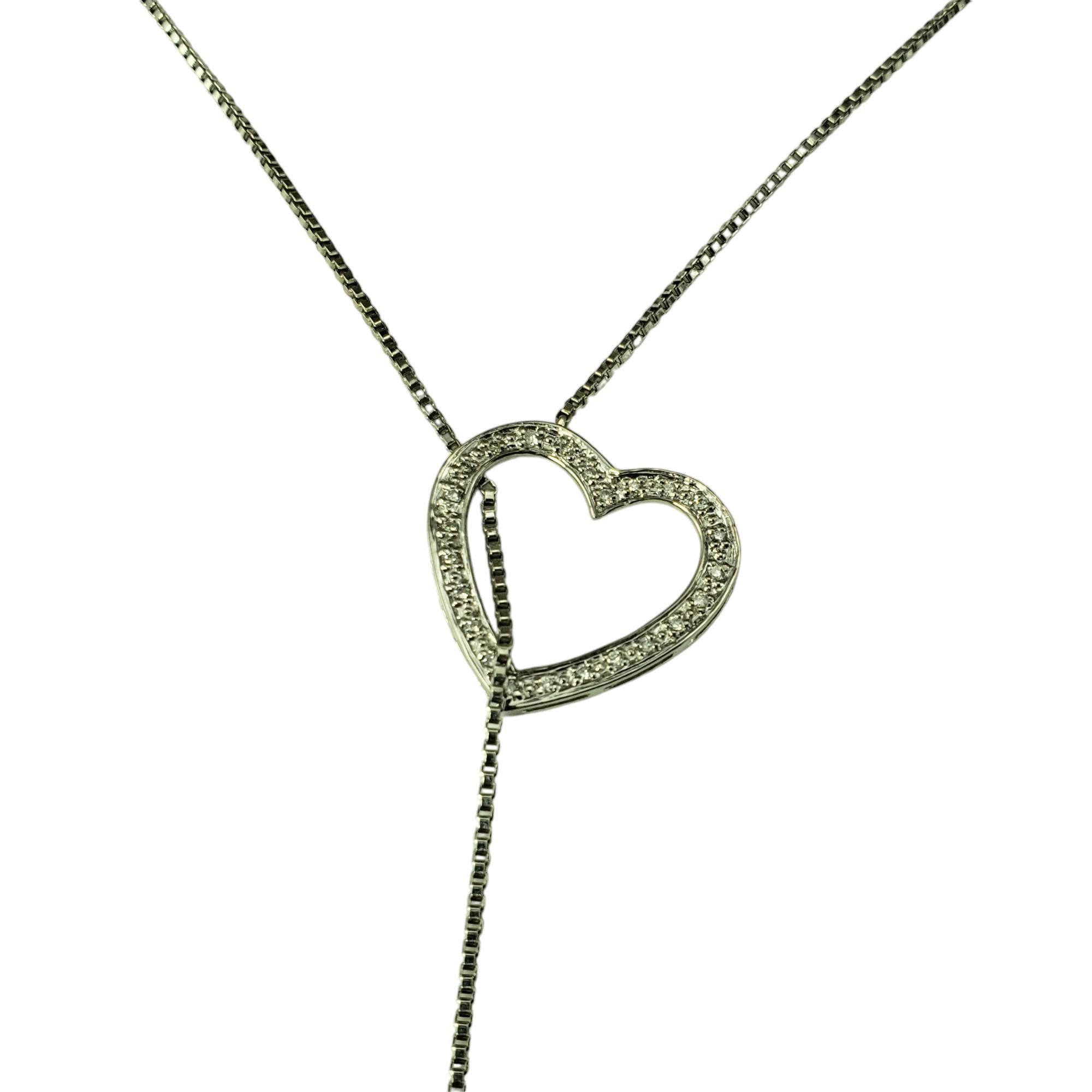 Collana con cuore di diamanti in oro bianco 14 kt.

Questa splendida collana a lariat con cuore presenta 36 diamanti rotondi taglio brillante incastonati nel classico oro bianco 14K.

Peso totale approssimativo dei diamanti: .20 ct. -.25 ct.

Colore
