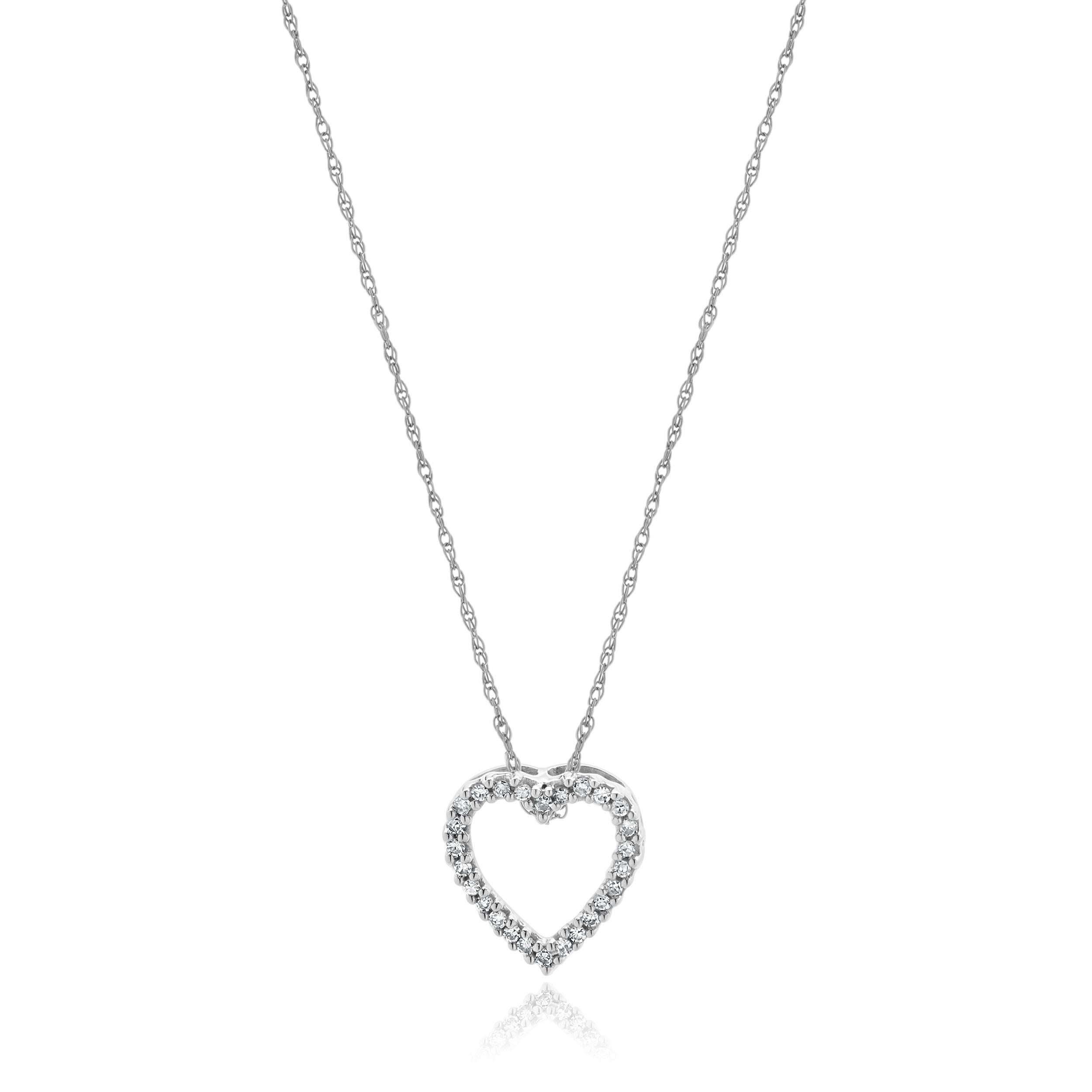 Designer: design personalizzato
Materiale: oro bianco 14k
Diamante: 26 tagli rotondi = 0,13cttw
Colore: I
Chiarezza: VS
Dimensioni: la collana misura 18 pollici di lunghezza
Peso: 1.20 grammi

