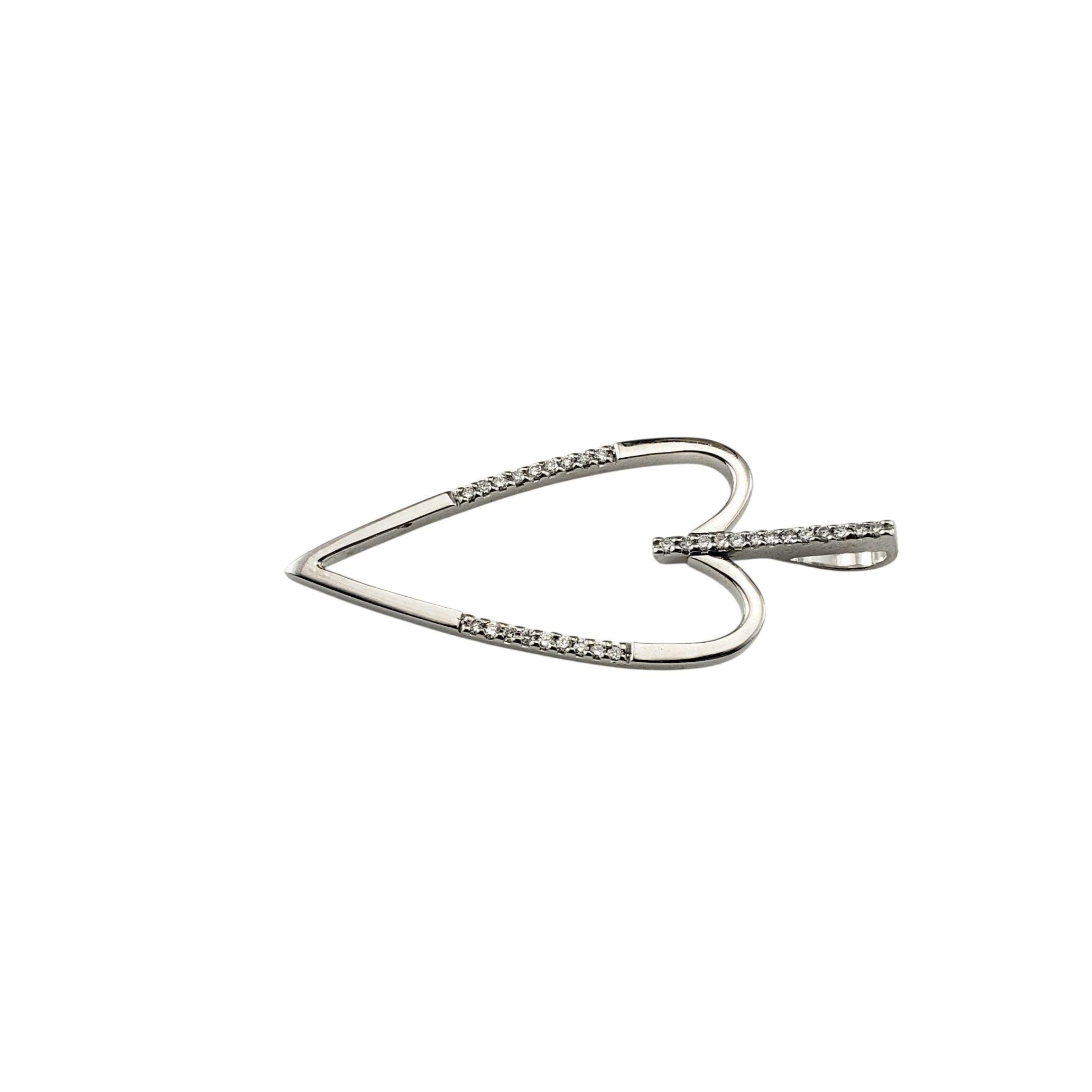 14 Karat Weißgold Diamant-Herz-Anhänger #22866 (Brillantschliff) im Angebot