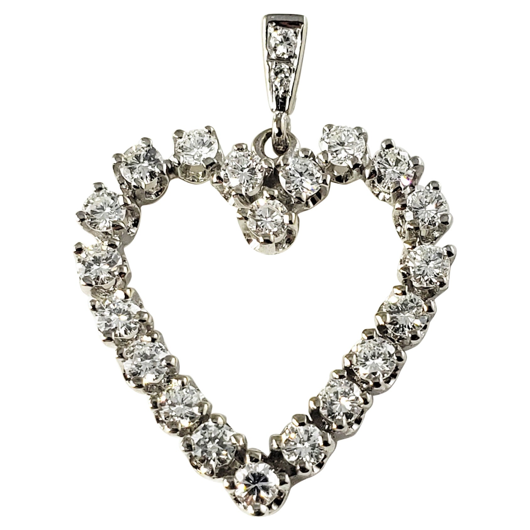 Pendentif coeur en or blanc 14 carats avec diamant