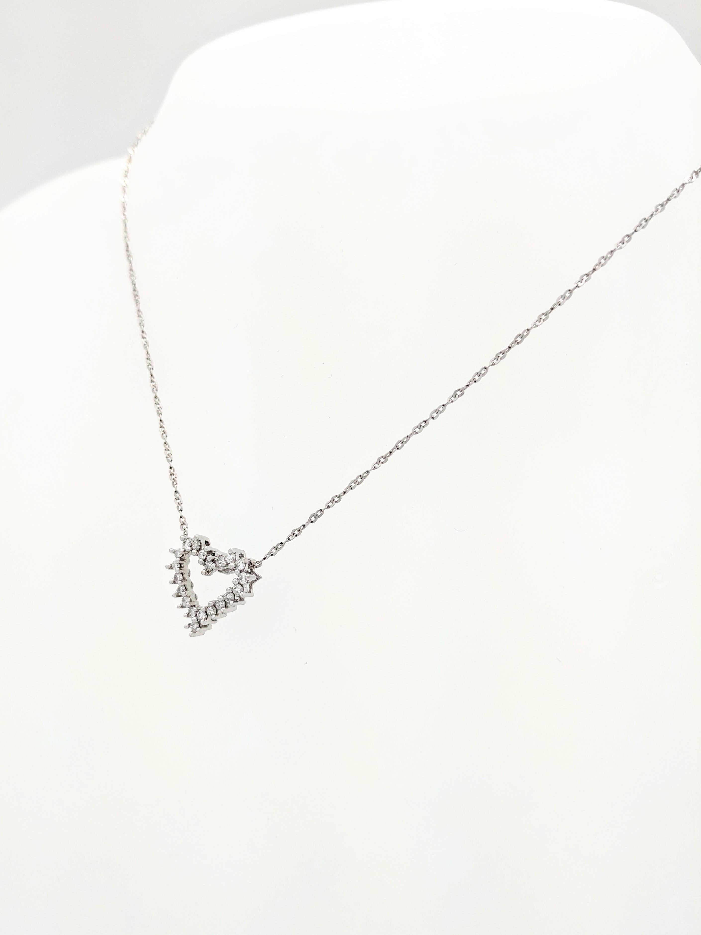 Round Cut 14 Karat White Gold Diamond Heart Pendant Necklace